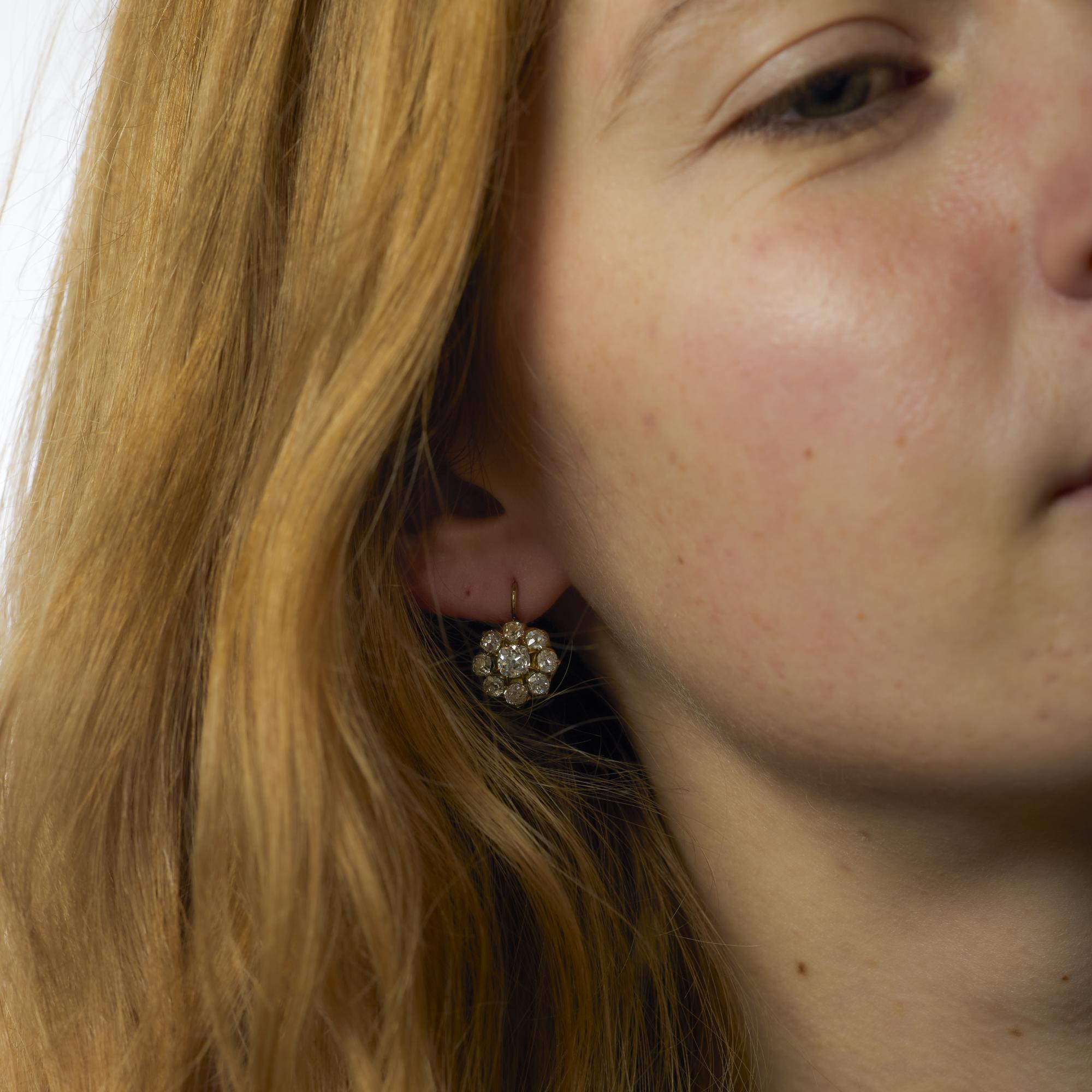 Victorian 3.63 carat diamond 14k yellow gold cluster earrings In Good Condition For Sale In Beverly Hills, CA
