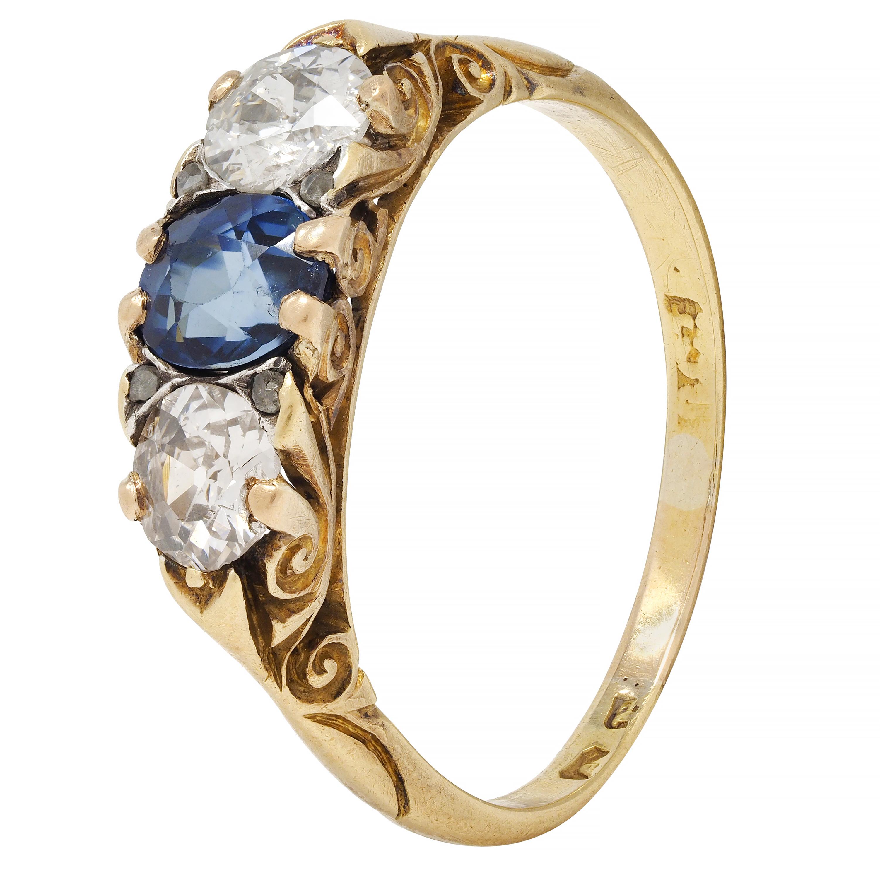 Victorian 3.70 CTW Sapphire Diamond 18 Karat Gold Antique Three Stone Ring For Sale 5