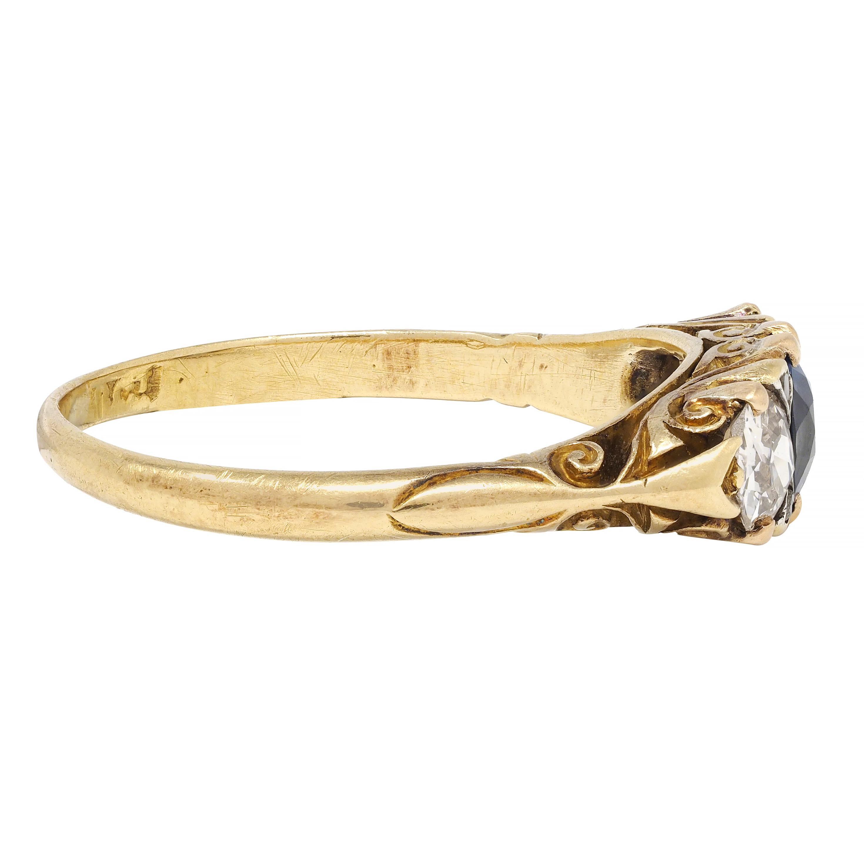 Victorian 3.70 CTW Sapphire Diamond 18 Karat Gold Antique Three Stone Ring For Sale 1