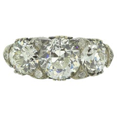 Anello vittoriano a tre pietre con diamante da 3,92 carati