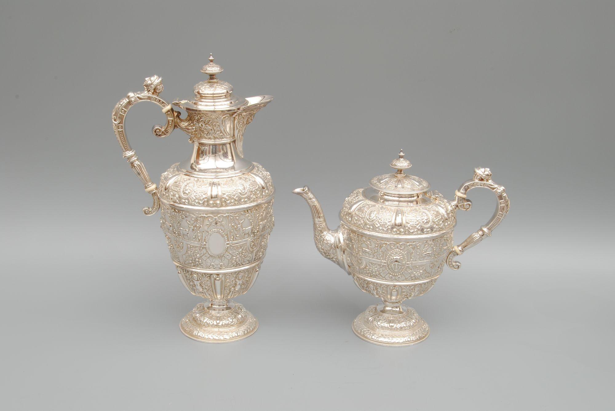 Victorian 4 Piece Cellini Pattern Silver Tea Sevice In Good Condition For Sale In Lincolnshire, GB