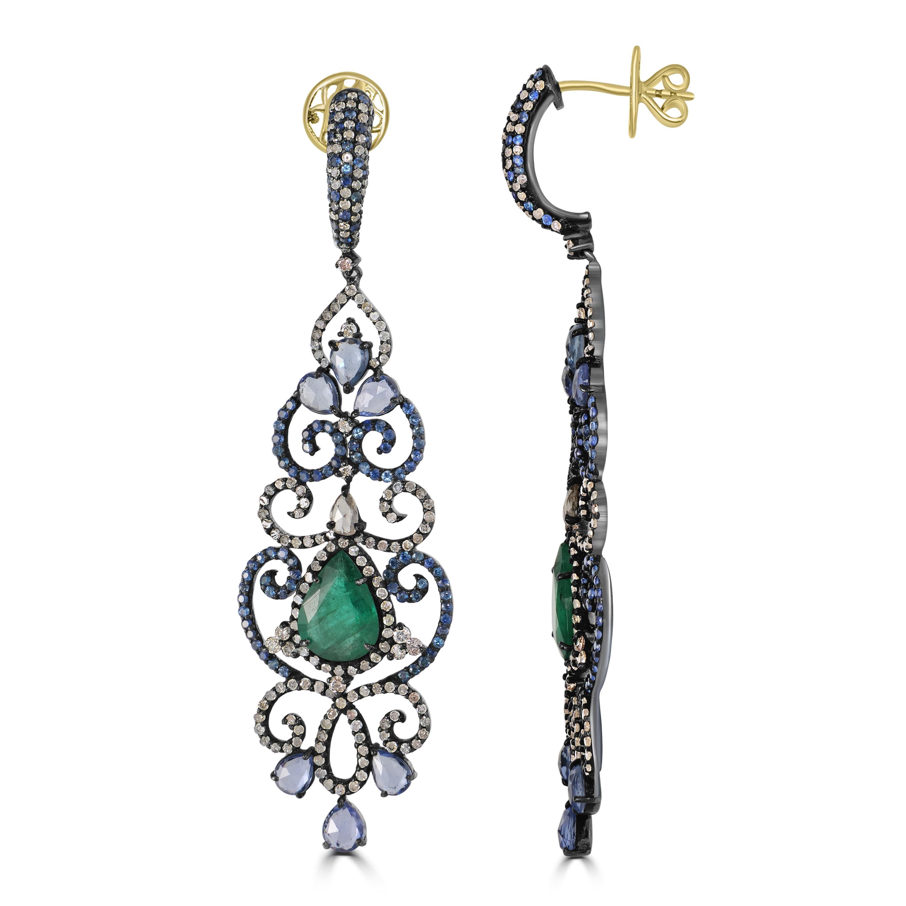 Taille poire Victorien 4.05 ct. pt. Boucles d'oreilles chandelier en émeraude, saphir bleu et diamant   en vente