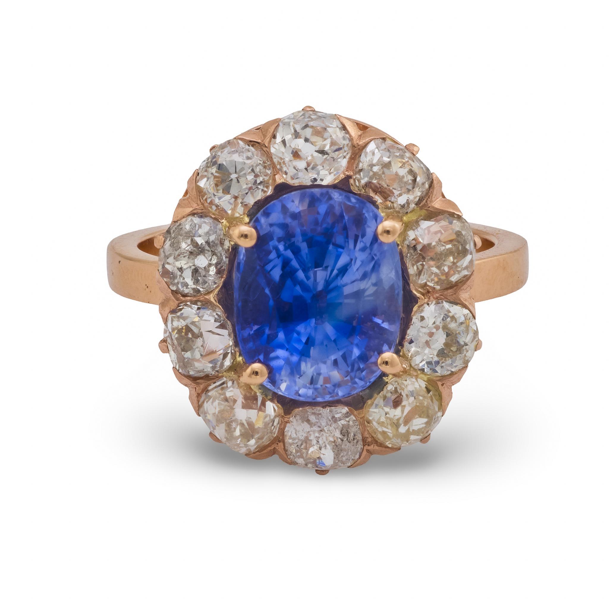 Vittoriano Anello vittoriano a grappolo con zaffiro di Ceylon da 4,25 carati e diamante in oro rosa 18 carati in vendita