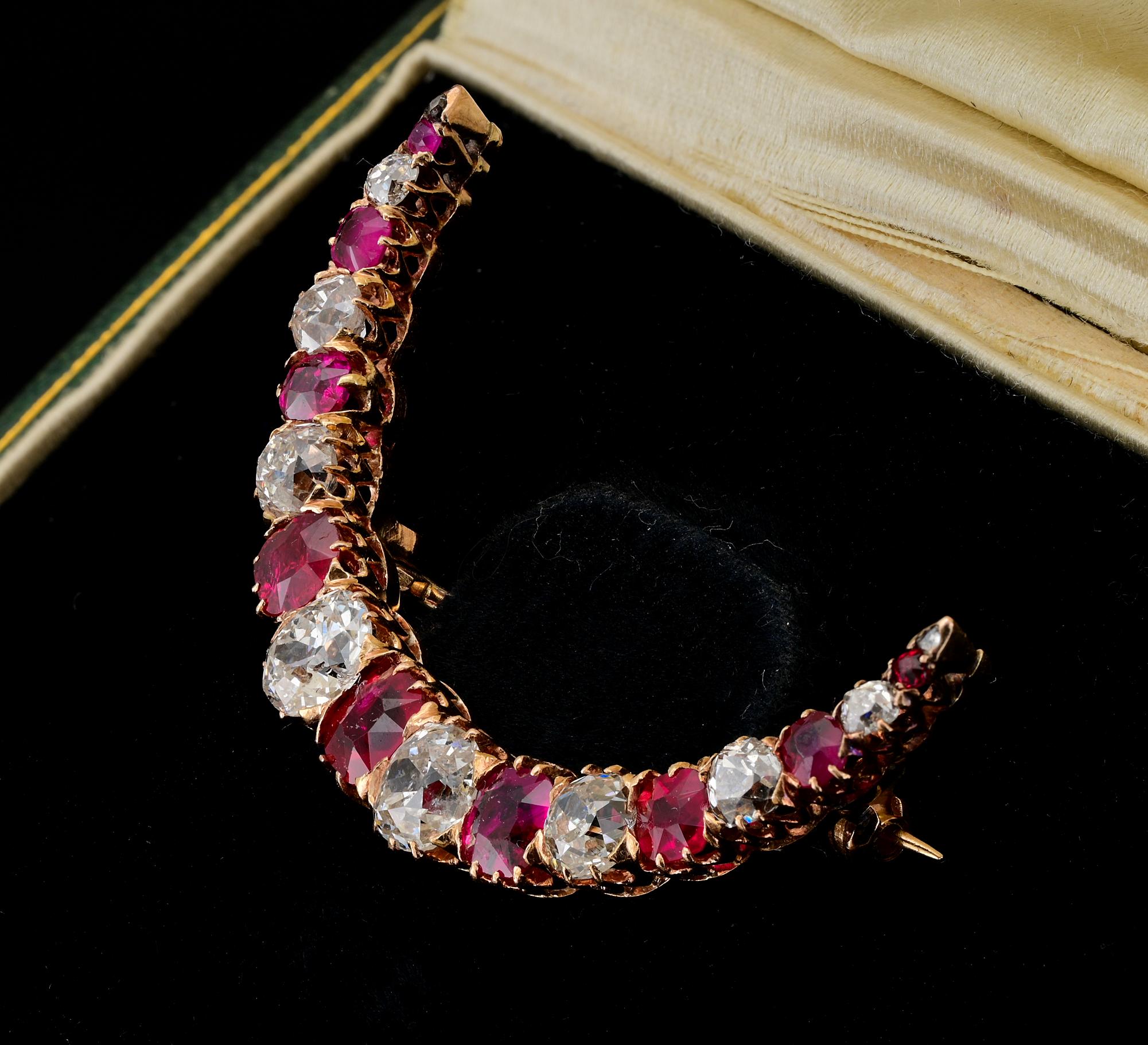 Victorian 4.40 Ct Diamond 3.0 Ct Ruby 18 KT Crescent Brooch In Good Condition For Sale In Napoli, IT