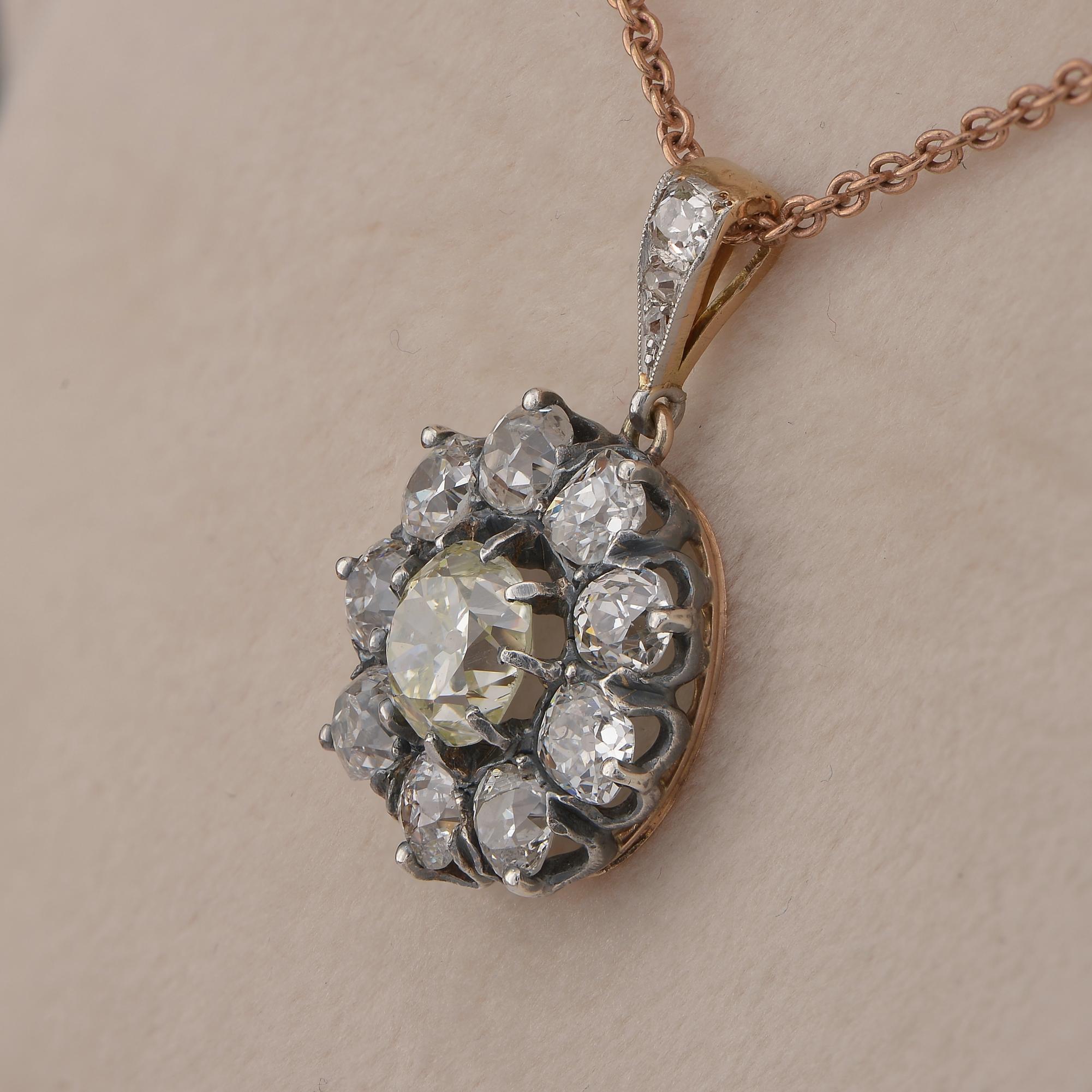 Victorian 4.40 CT Old Mine Cut Diamond Daisy Pendant For Sale 1