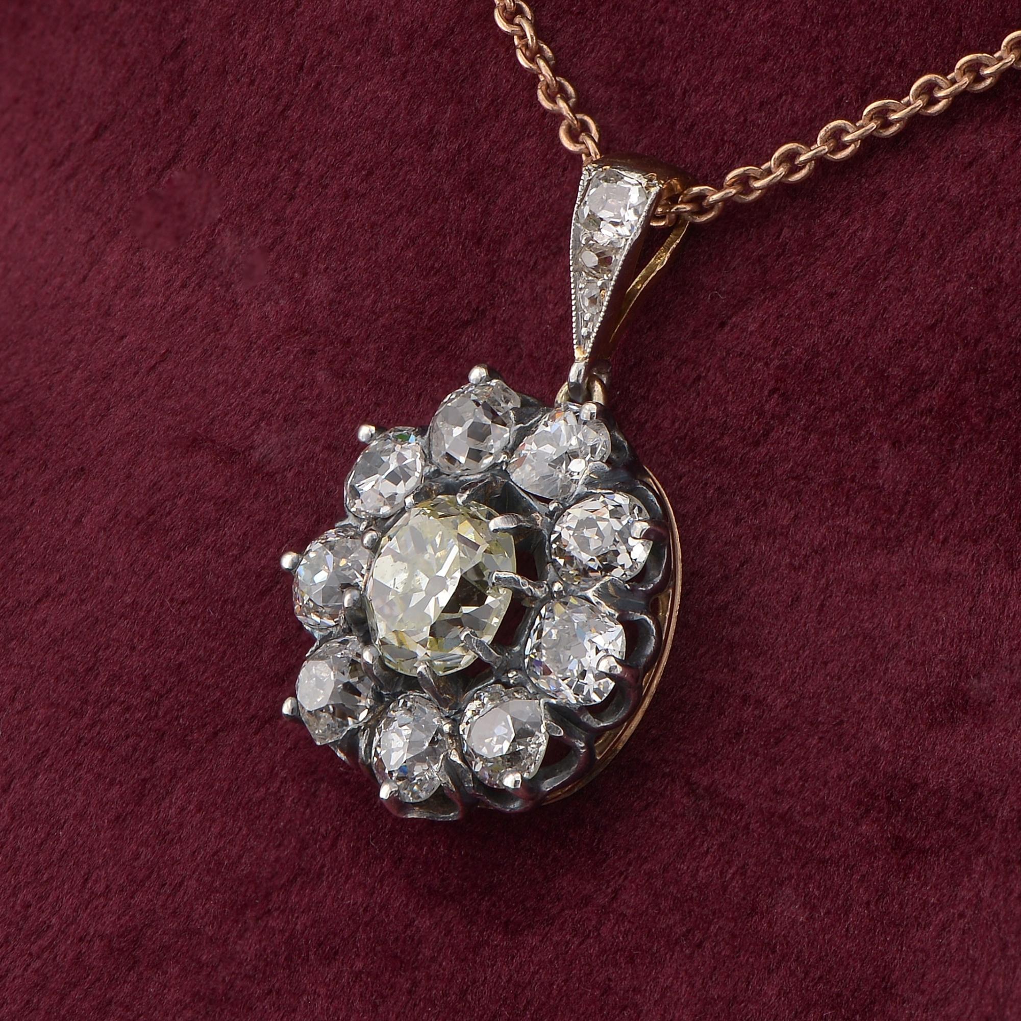 Victorian 4.40 CT Old Mine Cut Diamond Daisy Pendant For Sale 2