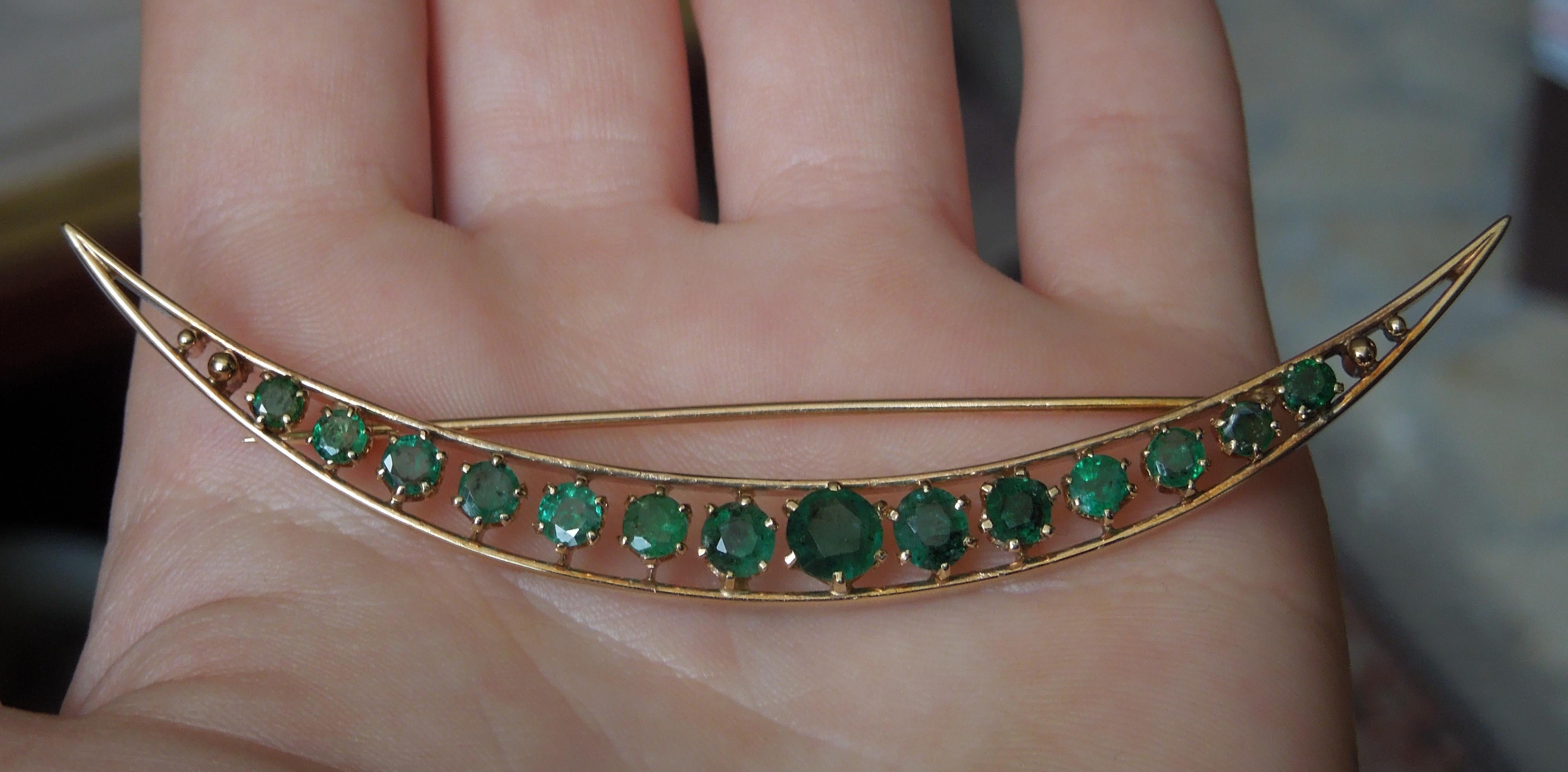 Round Cut Victorian 4.50 Carat Emerald New Orleans Crescent Pin For Sale