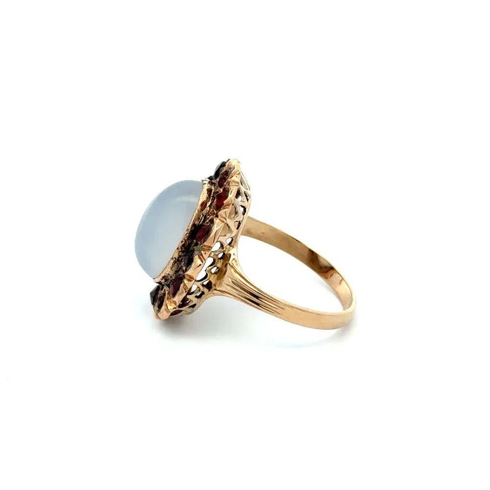Victorian 5 Carat White Moonstone and Garnet Gold Cocktail Ring In Excellent Condition For Sale In Montreal, QC