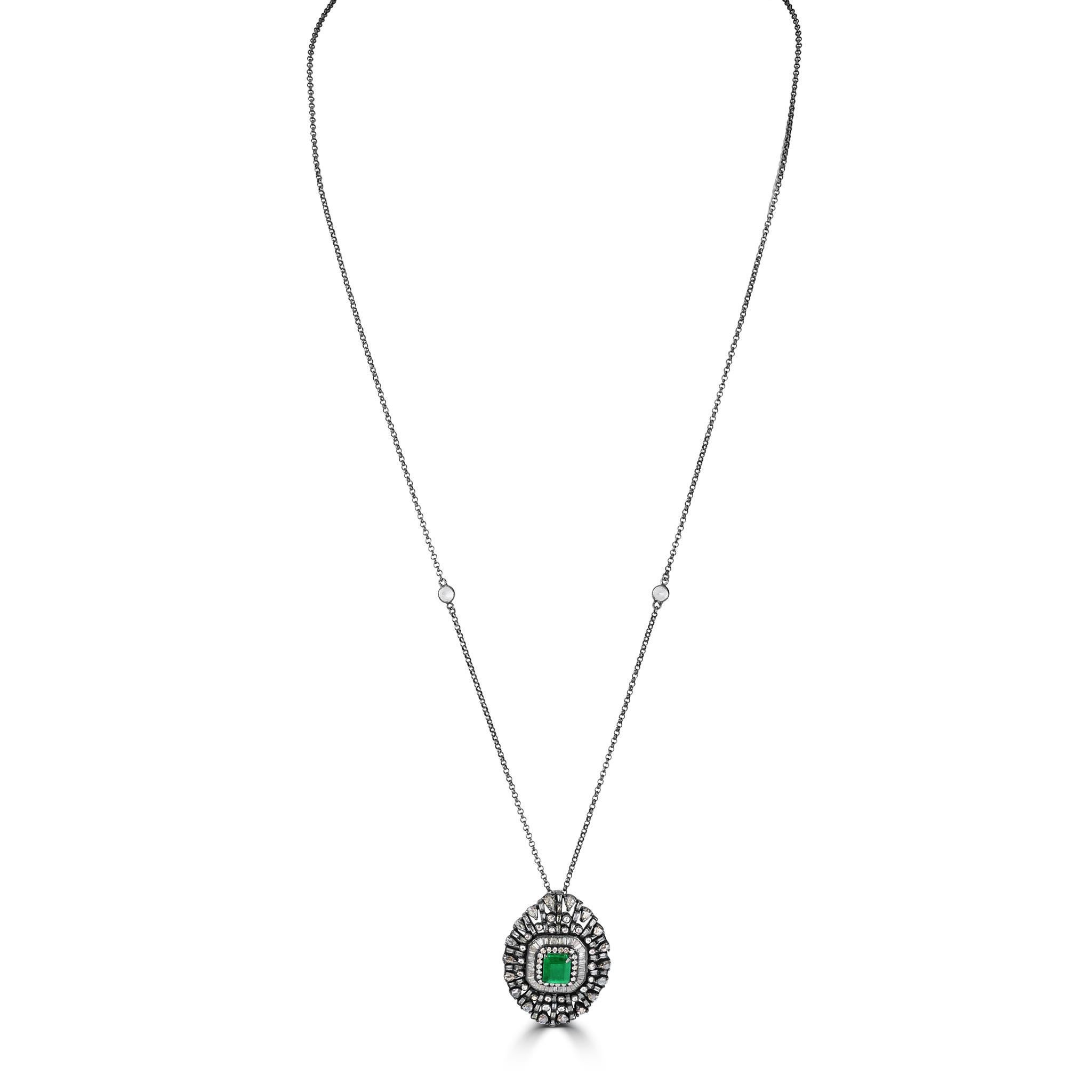Vittoriano 5.4 Cttw. Collana con smeraldo e diamante in oro e argento In condizioni Nuovo in vendita a New York, NY