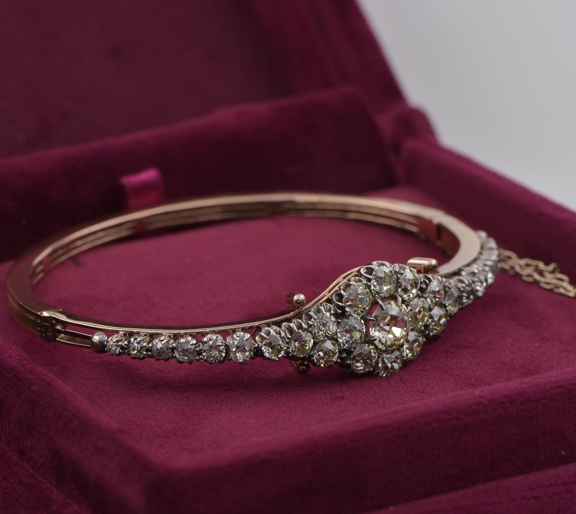 Victorian 5.55 Ct Diamond Cluster Bangle Bracelet In Good Condition For Sale In Napoli, IT
