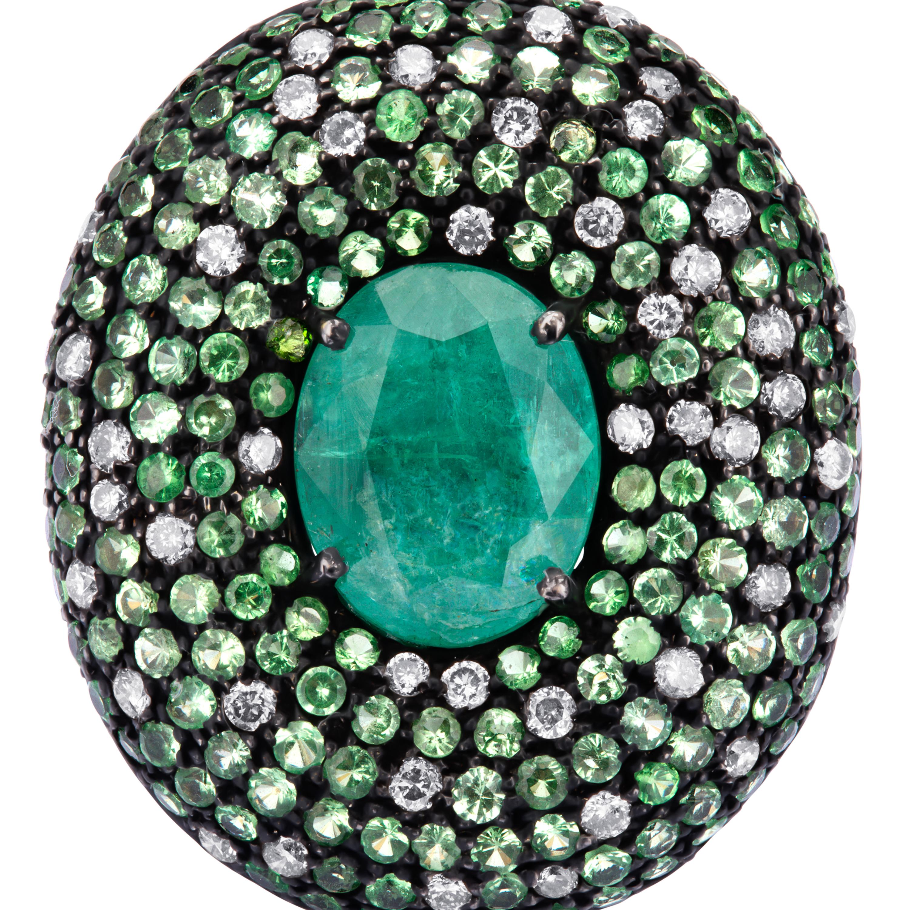 Victorian 5.7cttw Emerald, Tsavorite and Diamond Cluster Ring in 18k Gold In New Condition For Sale In New York, NY