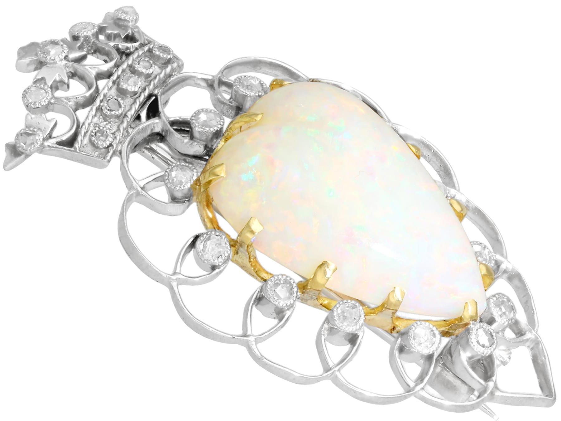 Taille cabochon Broche victorienne en platine avec opale de 5,95 carats et diamants en vente