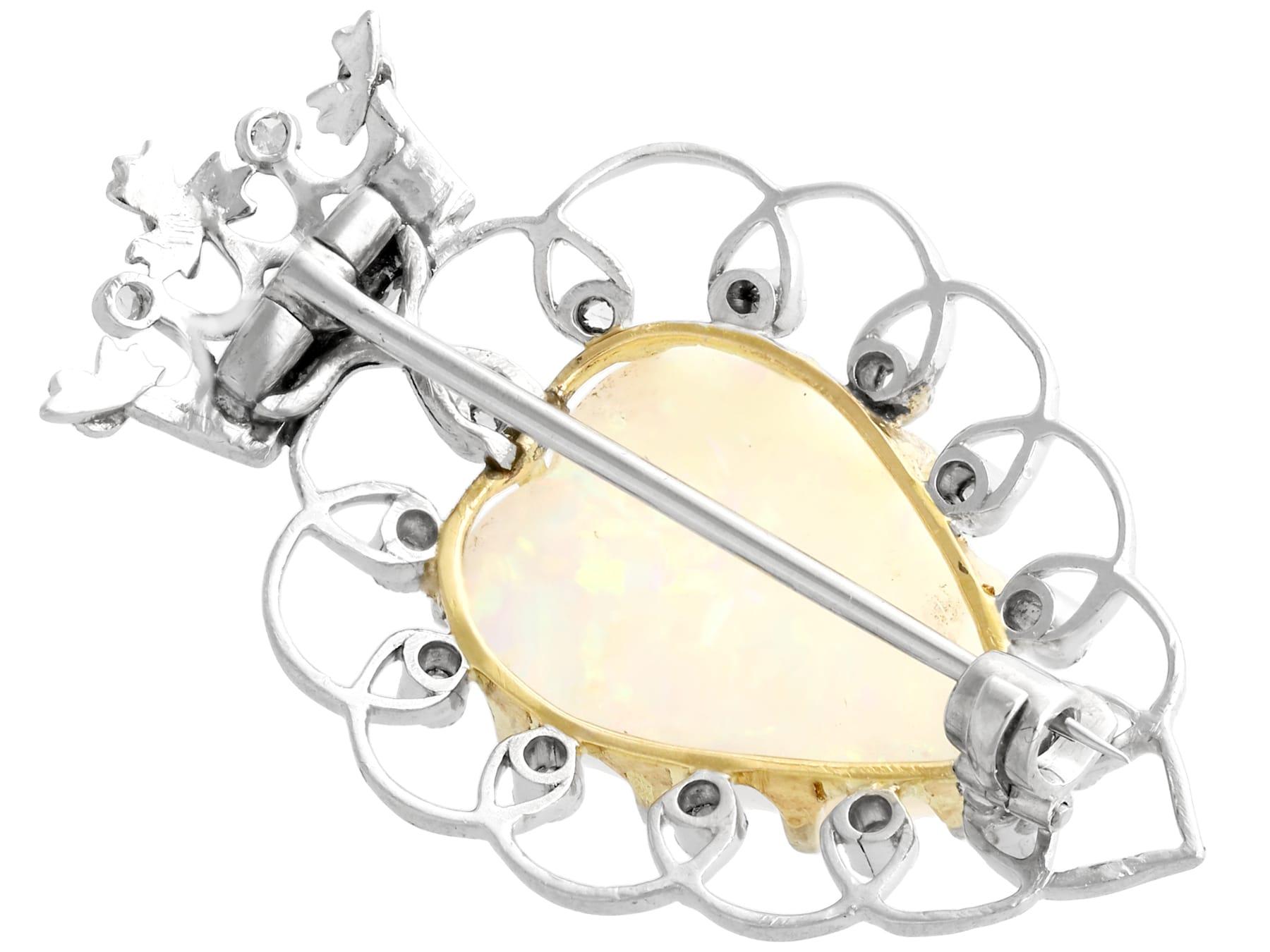 Broche victorienne en platine avec opale de 5,95 carats et diamants Pour femmes en vente