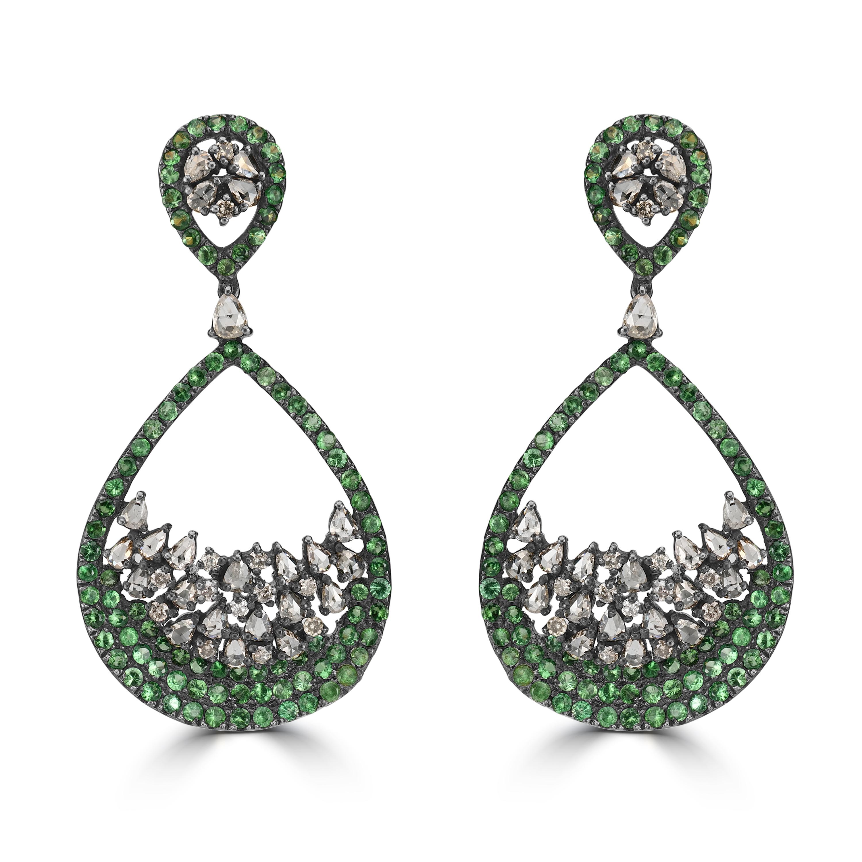 Victorian 6 Cttw. Tsavorite and Diamond In Tear Drop Earrings in 18k/925 In New Condition For Sale In New York, NY