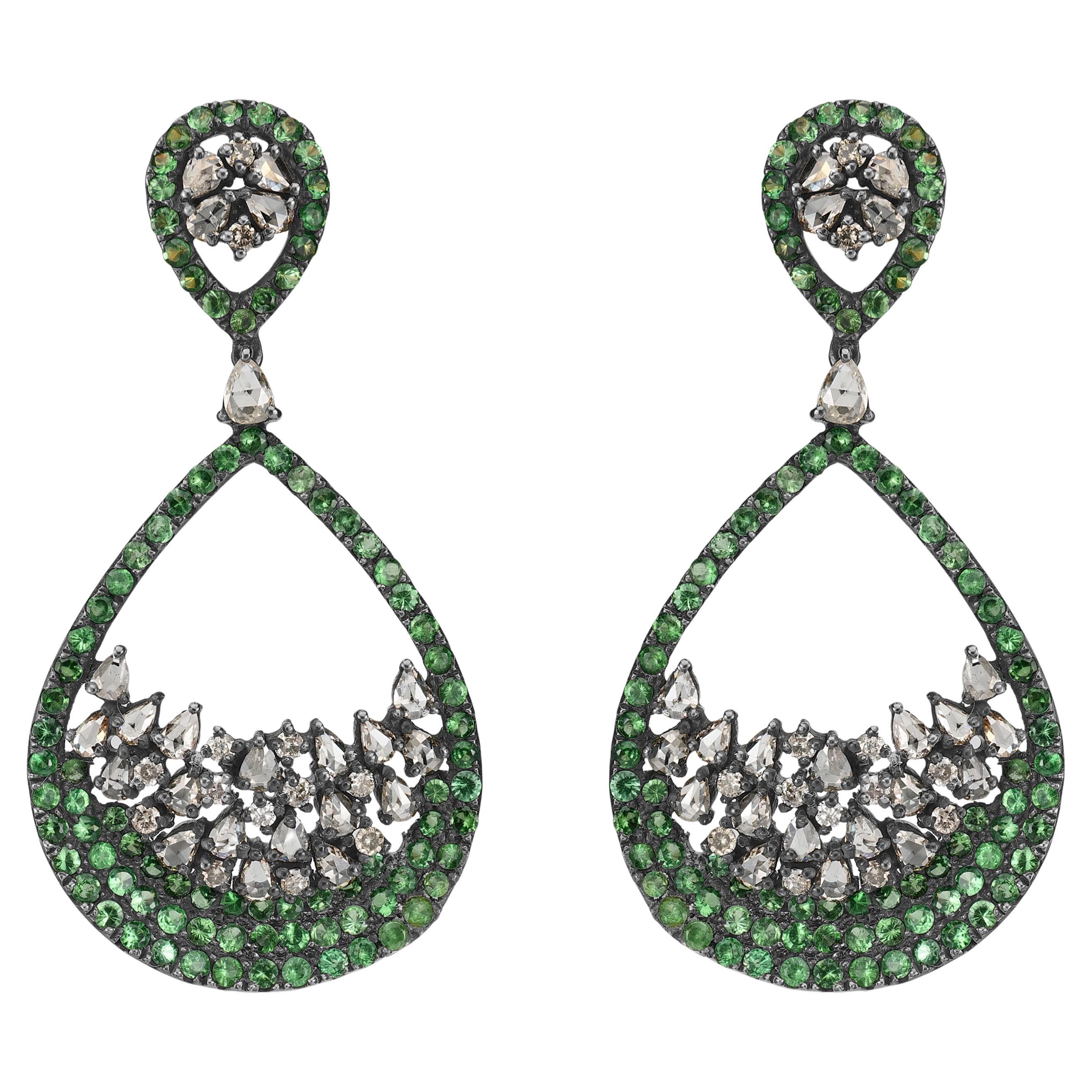 Victoriana 6 Cttw. Pendientes Gota de Tsavorita y Diamante en Lágrima de 18k/925