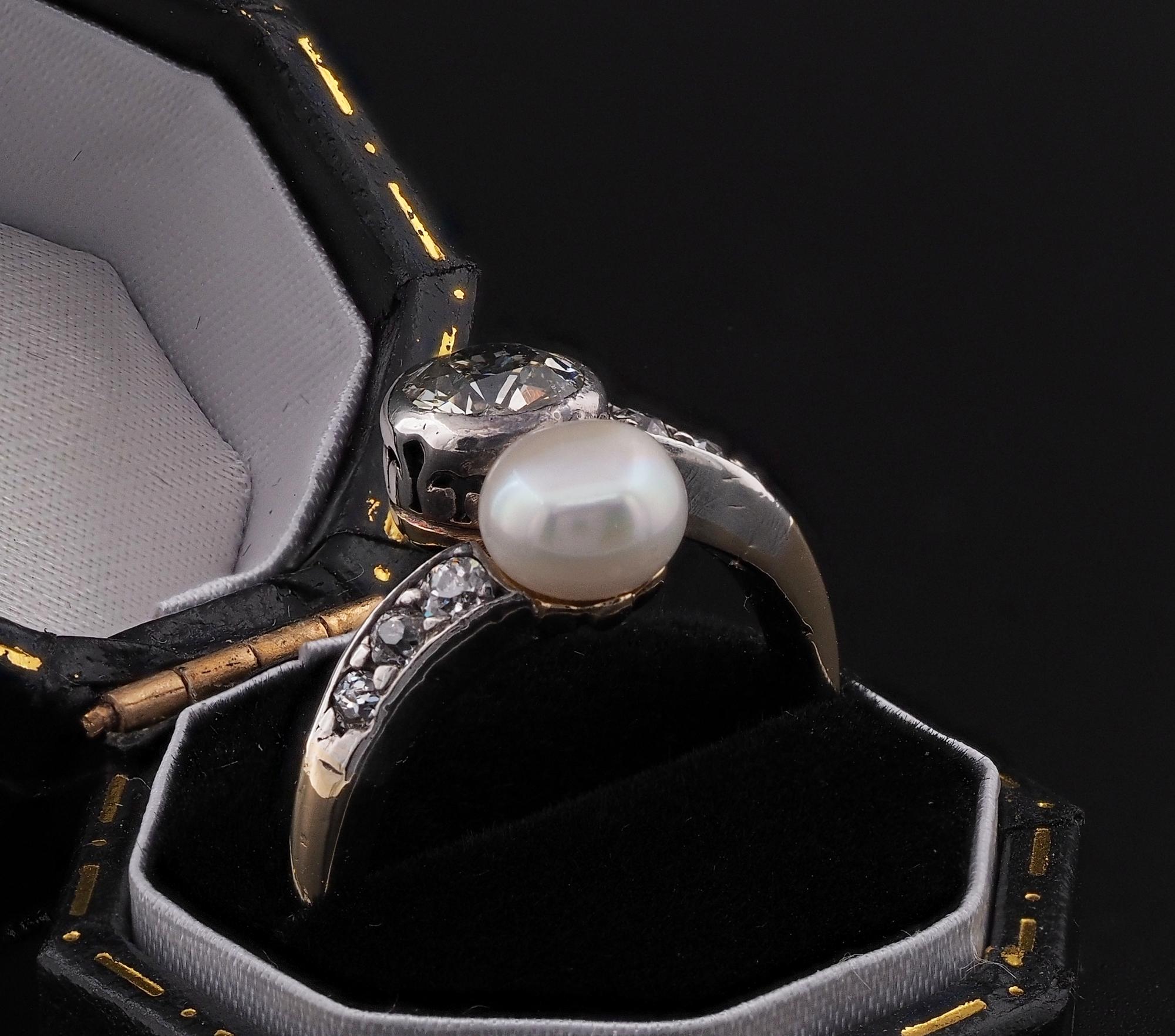 Victorian .60 Ct Diamond 6mm. Natural Pearl Crossover ring In Good Condition For Sale In Napoli, IT