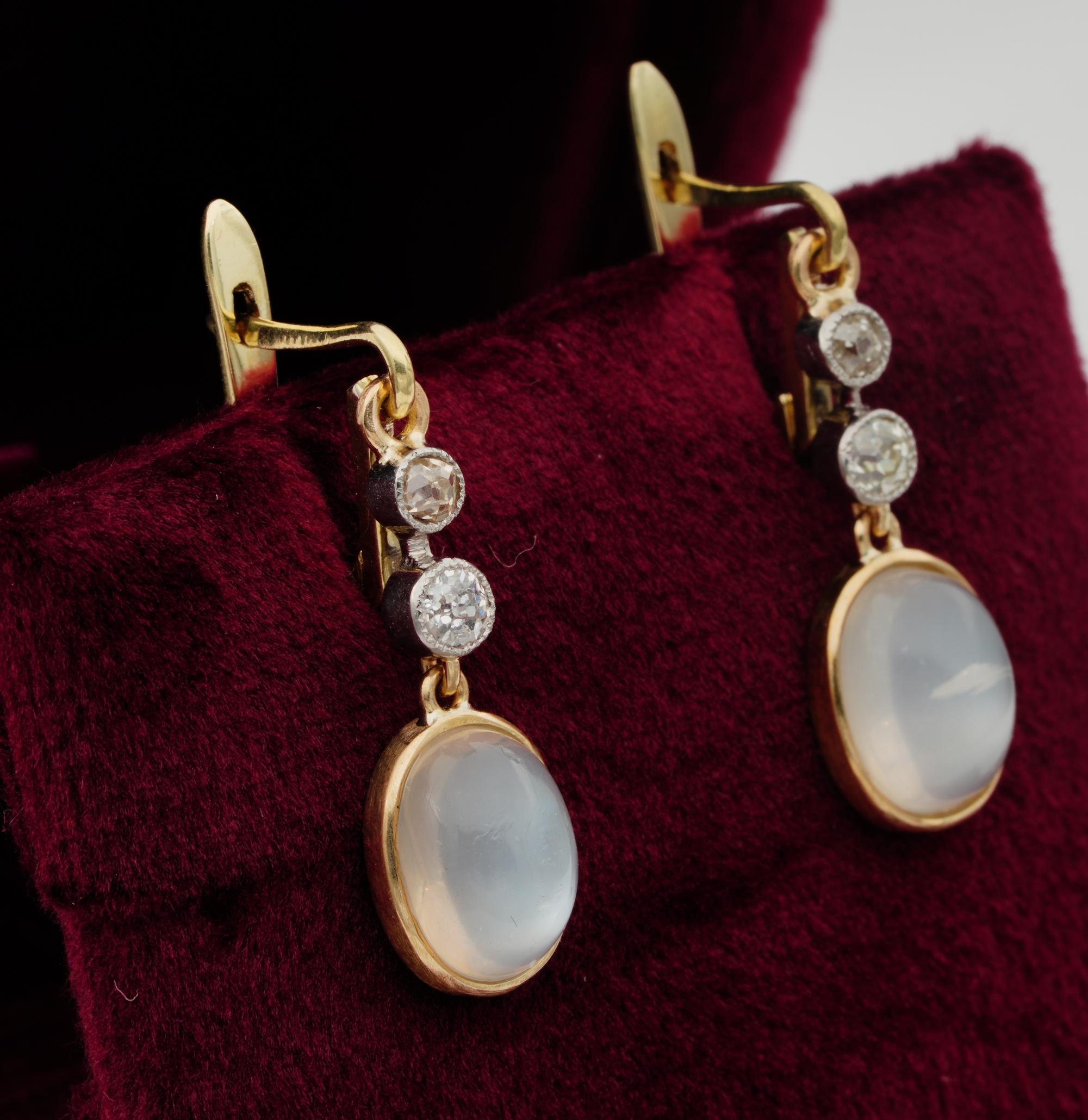 Victorian 6.00 Ct Moonstone .70 Ct Old Mine Diamond Earrings In Good Condition For Sale In Napoli, IT