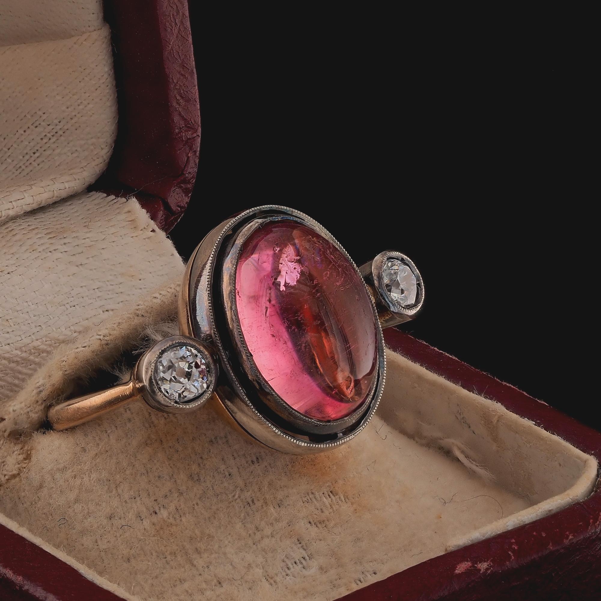 Victorien tardif Bague trilogie de diamants et tourmaline rose de 6,00 carats de style victorien en vente