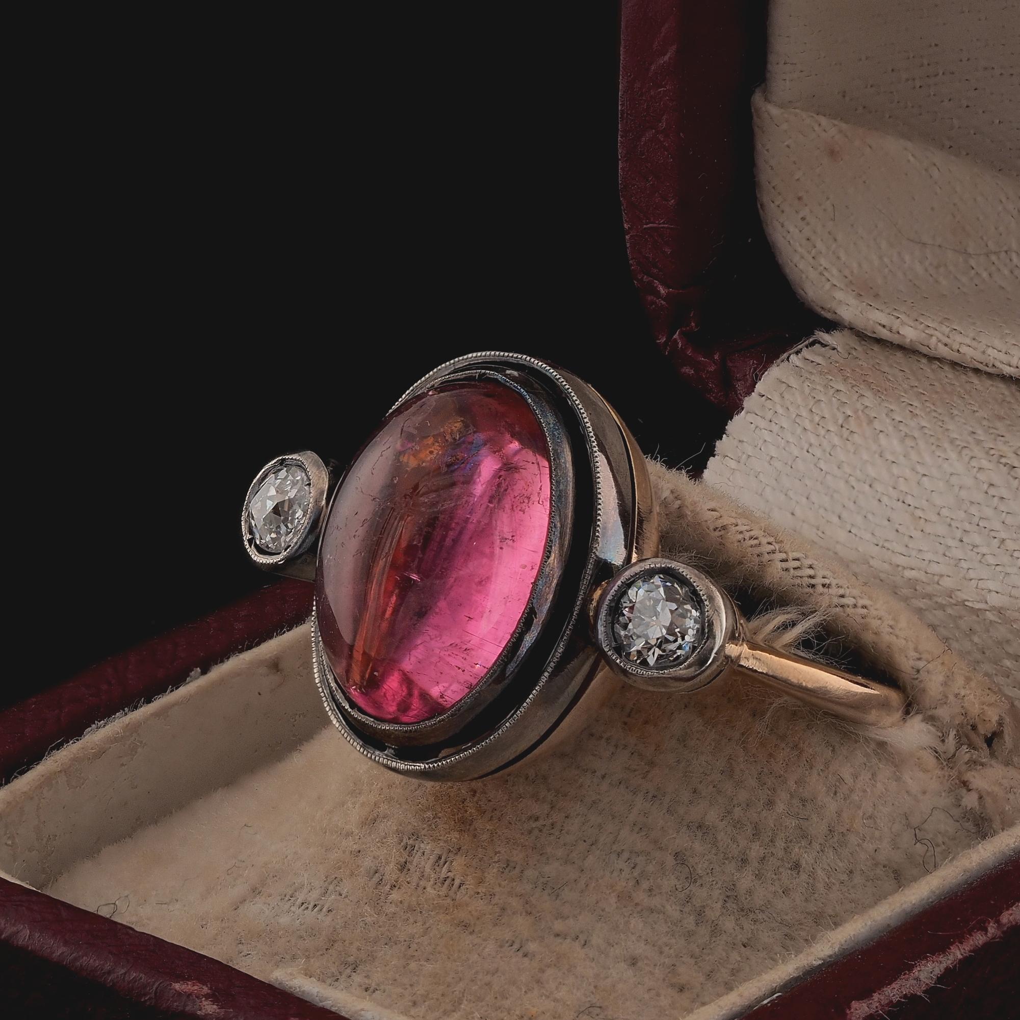 Victorian 6.00 Ct Pink Tourmaline Diamond Trilogy Ring In Good Condition For Sale In Napoli, IT