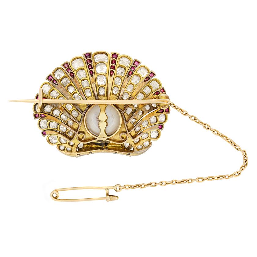 Spilla vittoriana a forma di conchiglia di ostrica con diamante, perla e rubino da 6,00 carati, 1880 ca. In condizioni buone in vendita a London, GB