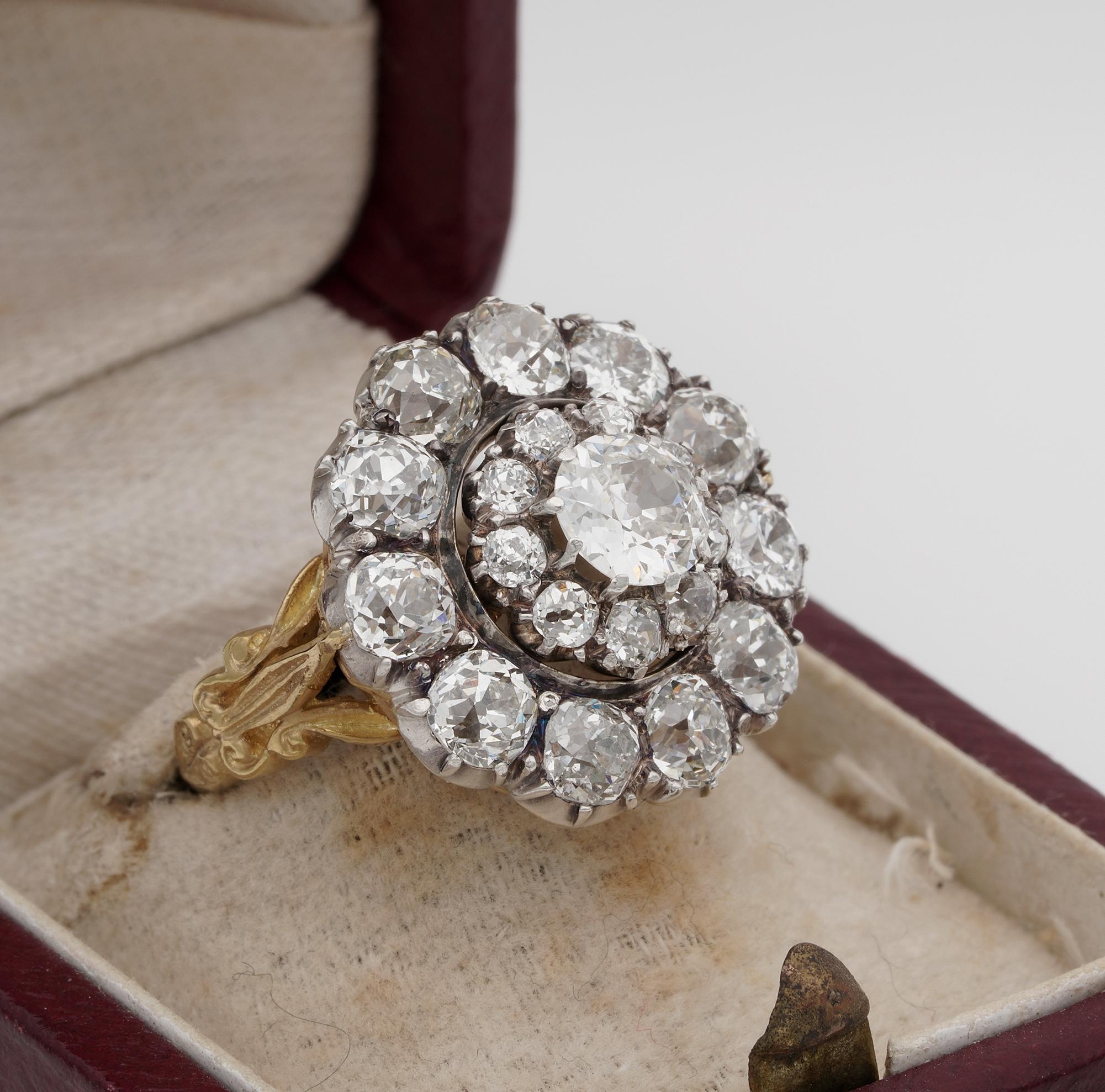 Victorian 6.25 Carat old Mine Cut Diamond Rare Cluster Ring In Good Condition For Sale In Napoli, IT