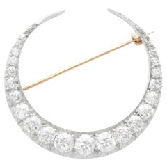Broche victoriano de media luna de oro amarillo y diamantes de 6,30 quilates