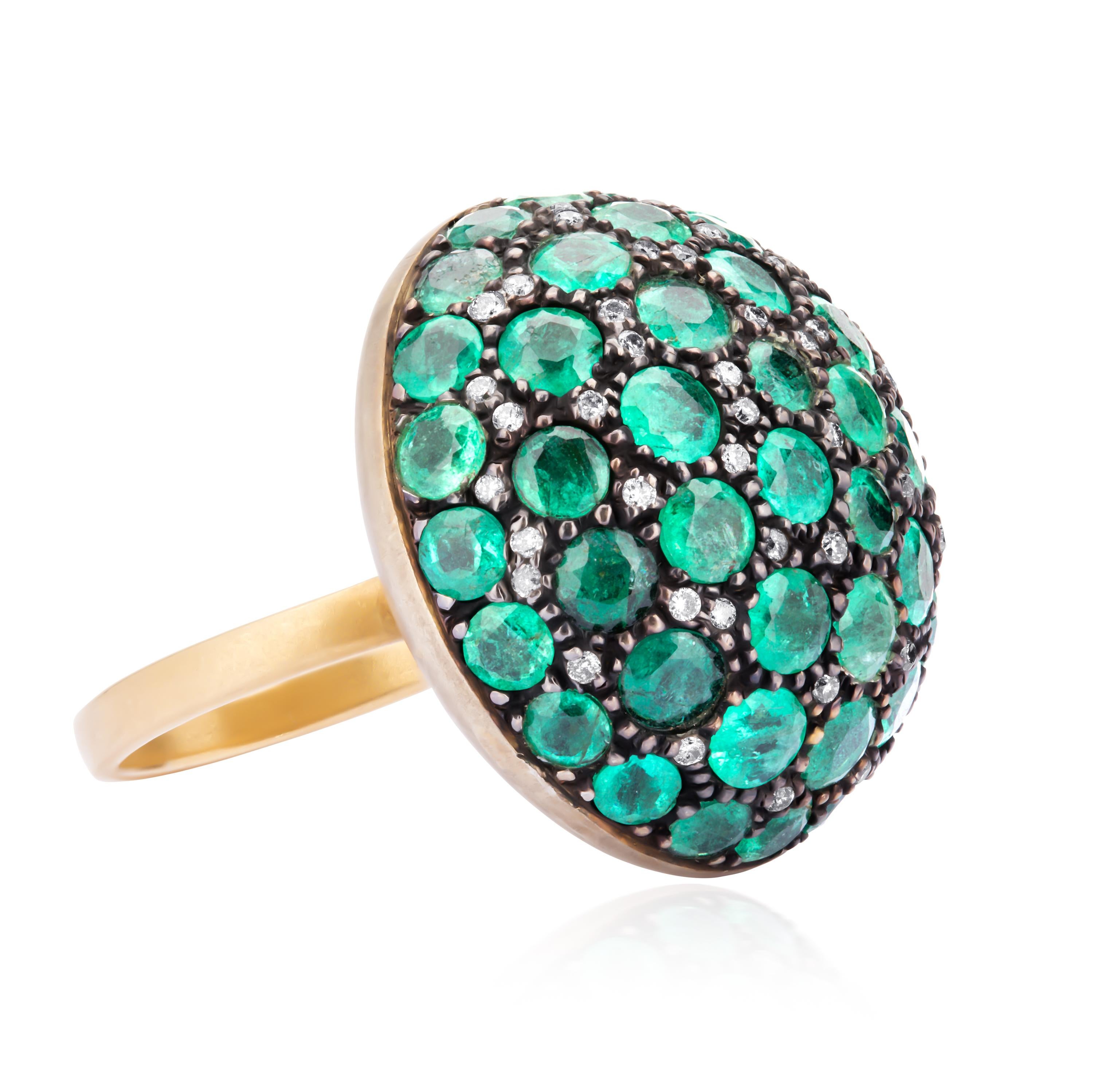 Round Cut Victorian 6.34cttw Emerald & Diamond Dome Ring in 18k Gold, Sterling Silver For Sale