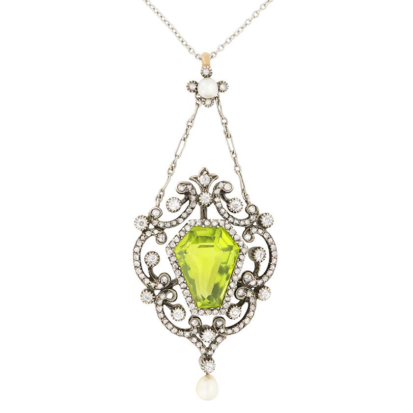 Victorian 6.50ct Peridot, Diamond and Pearl Necklace, c.1880s In Good Condition For Sale In London, GB