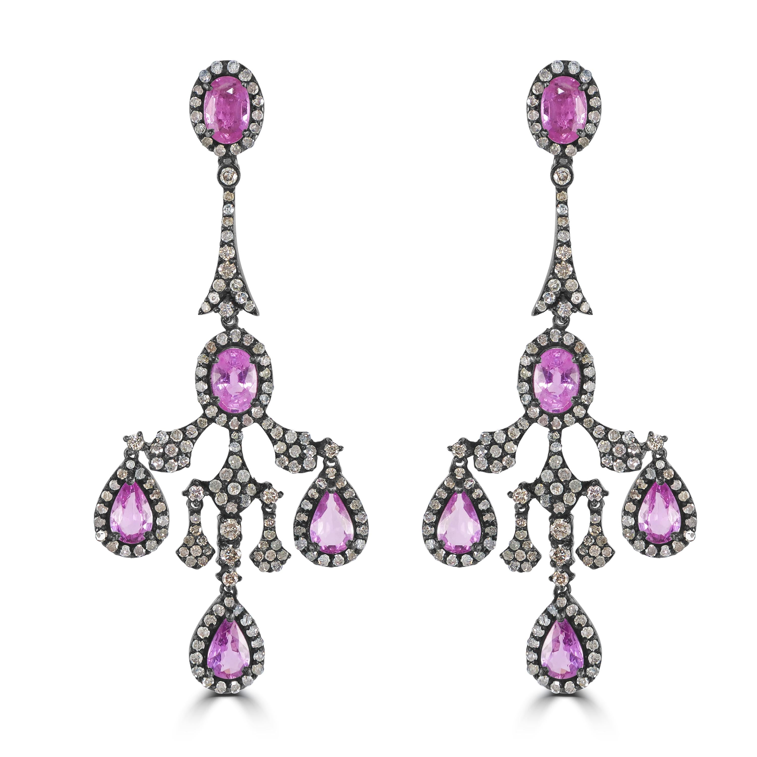 Taille poire Victorian 6.6 ct. pt. Boucles d'oreilles chandelier en saphir rose et diamant  en vente