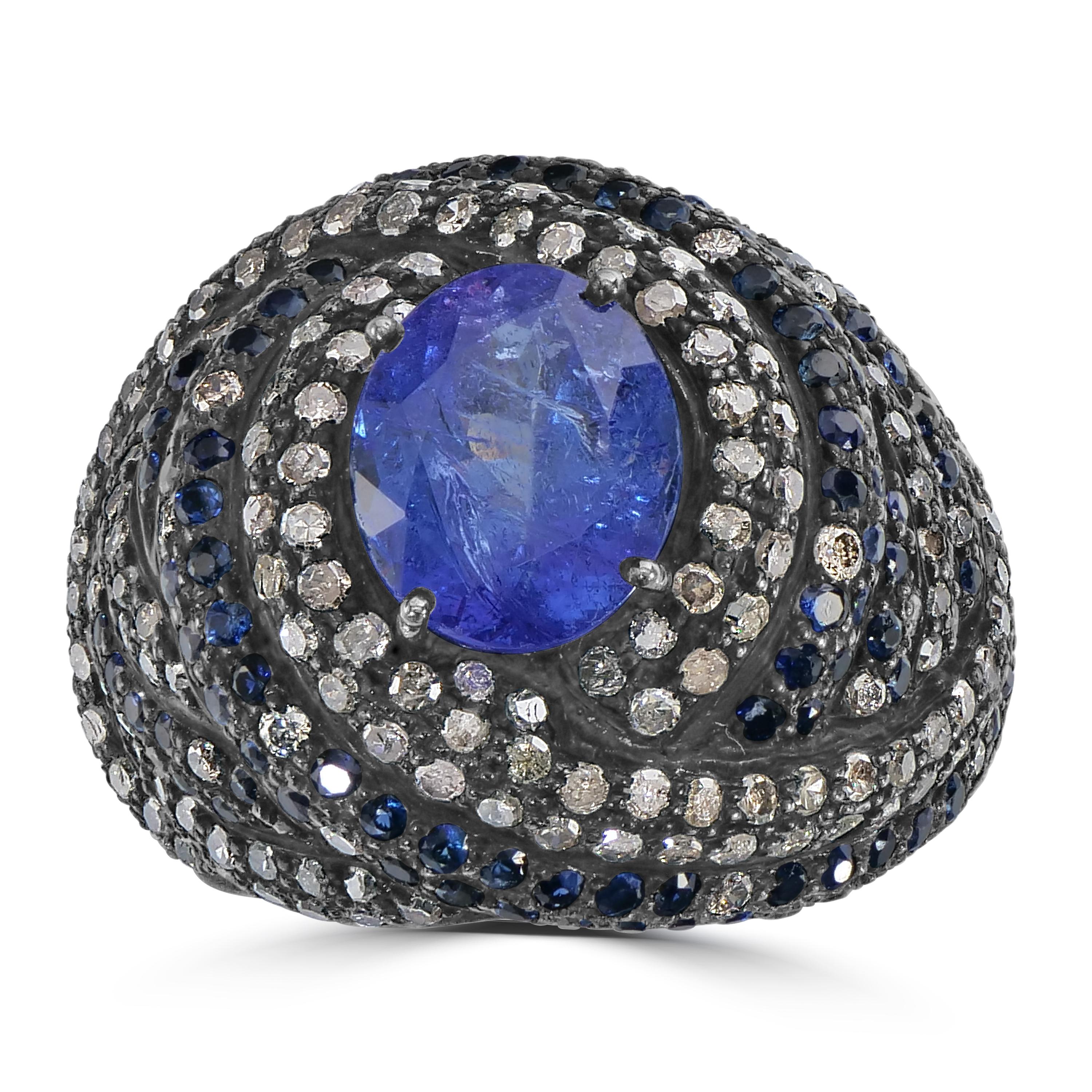 Taille ronde Victorian 7.5 ct. pt. Bague Dome en tanzanite, saphir bleu et diamant en vente
