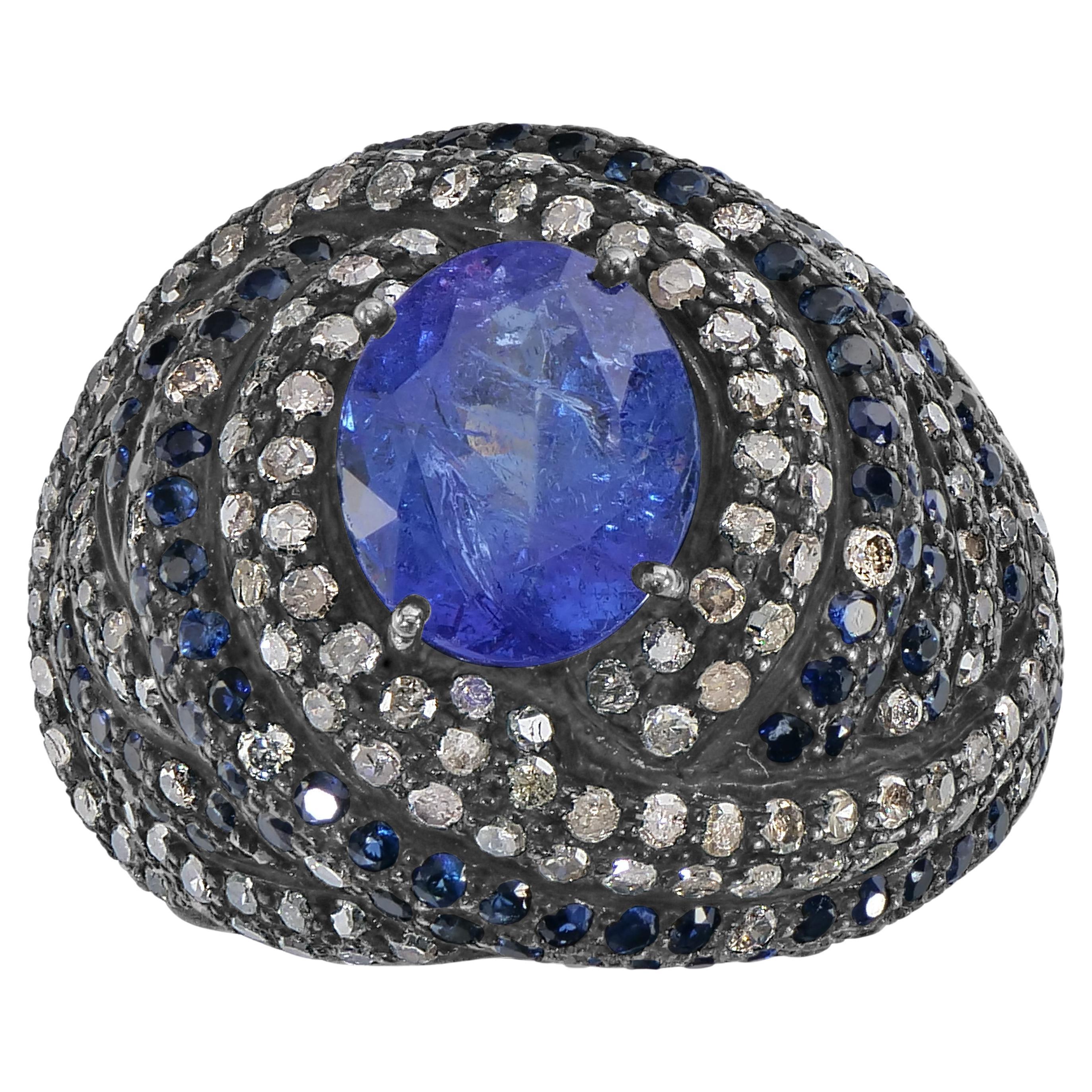 Victorian 7.5 ct. pt. Bague Dome en tanzanite, saphir bleu et diamant en vente