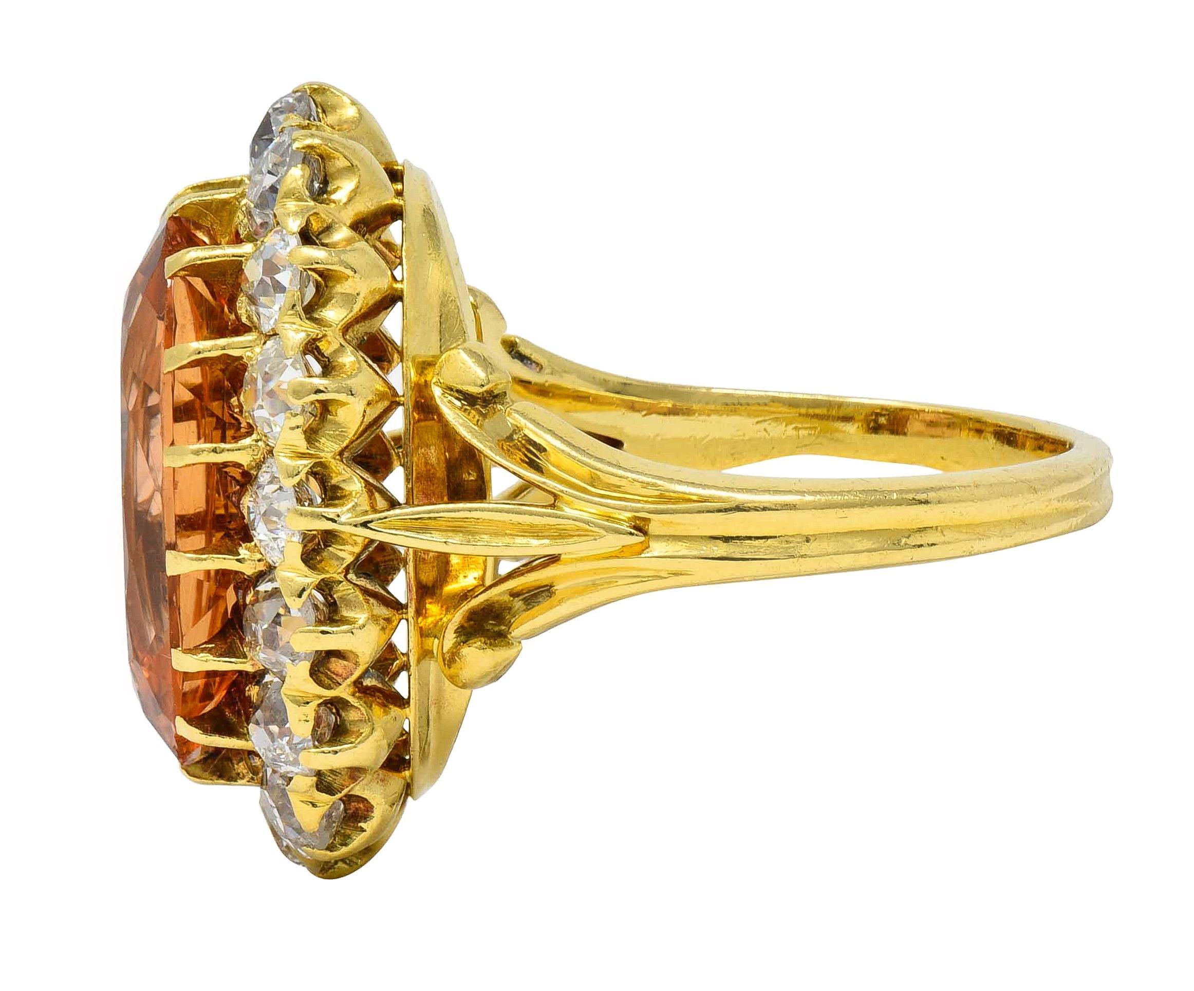 Taglio ovale Anello aureolato vittoriano con diamante e topazio imperiale da 7,50 CTW in oro giallo da 18 carati in vendita