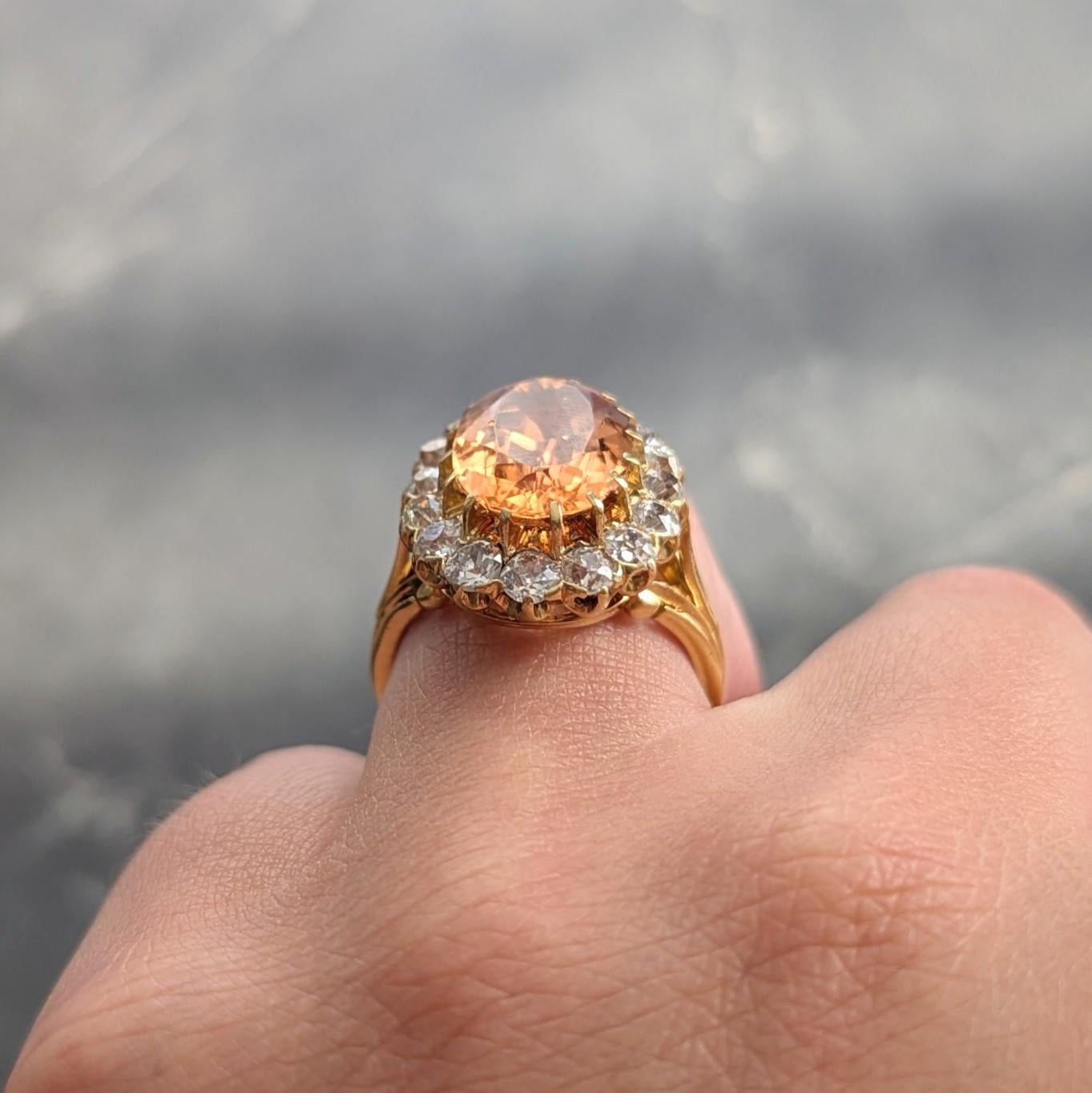 Donna Anello aureolato vittoriano con diamante e topazio imperiale da 7,50 CTW in oro giallo da 18 carati in vendita