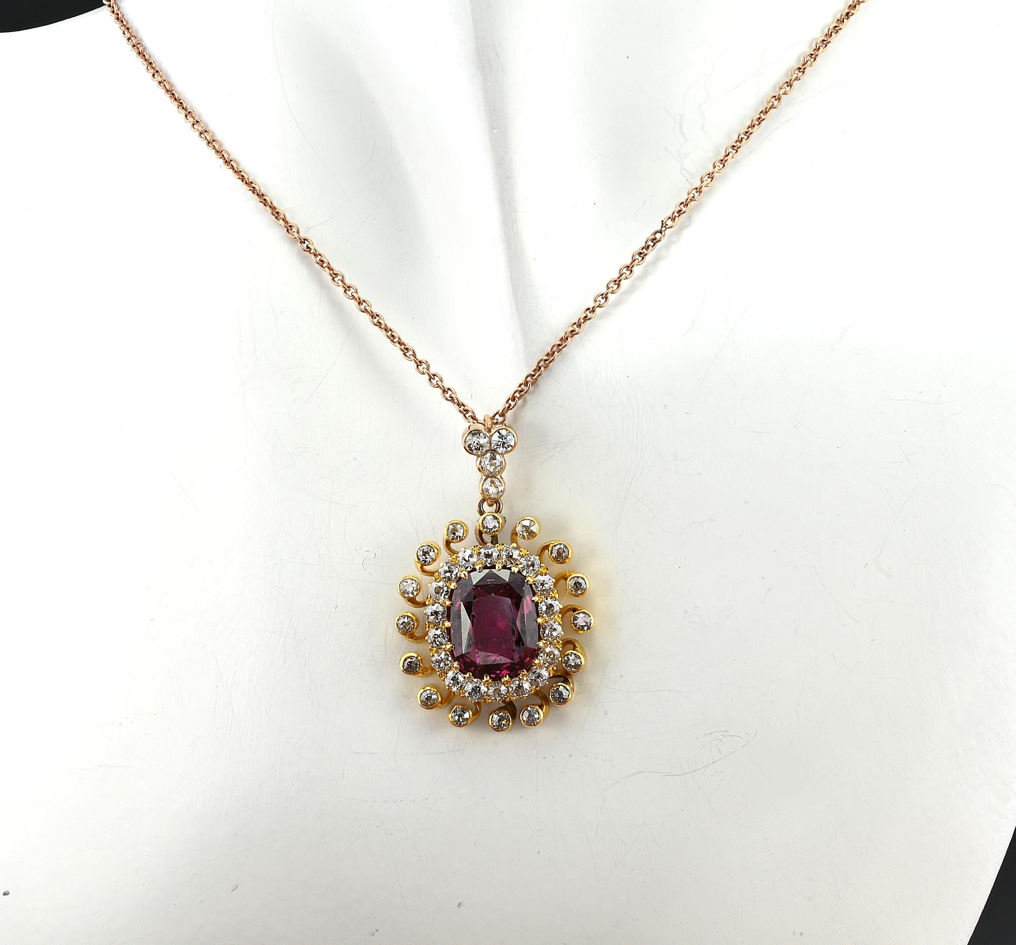 Victorian 7.60 Ct Rhodolite Garnet 2.70 Ct Diamond 18 KT Brooch Pendant For Sale 4