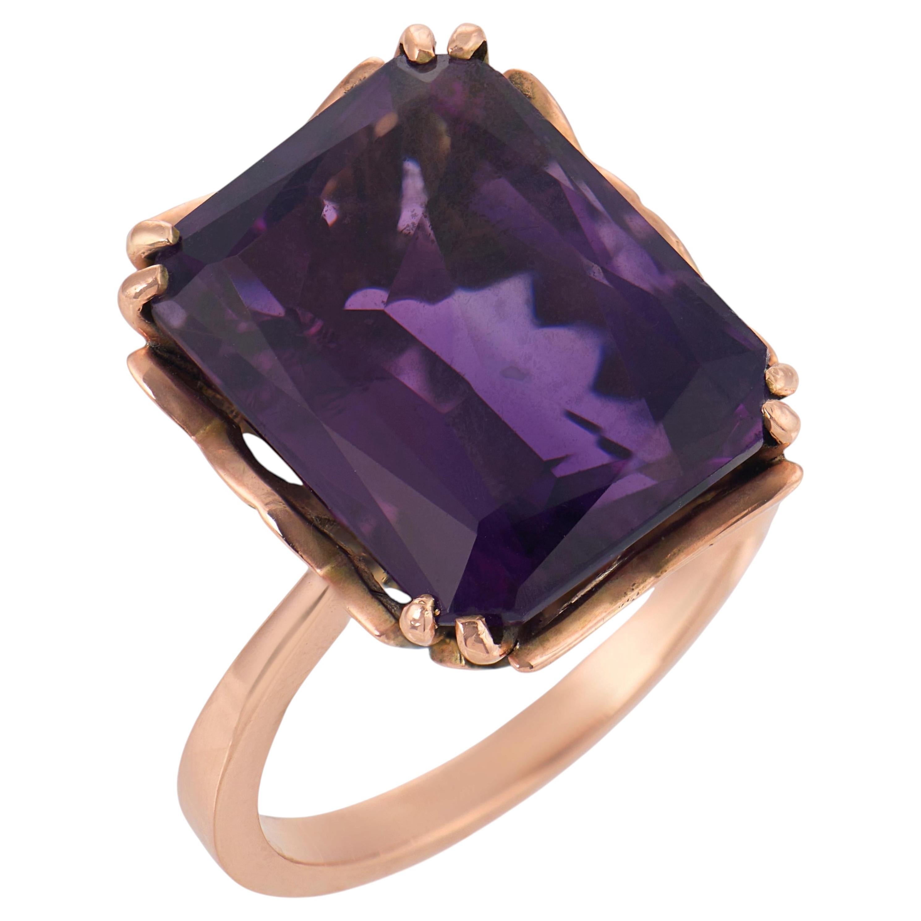 Bague cocktail victorienne en or rose 9 carats sertie d'une améthyste de 8,00 carats en vente