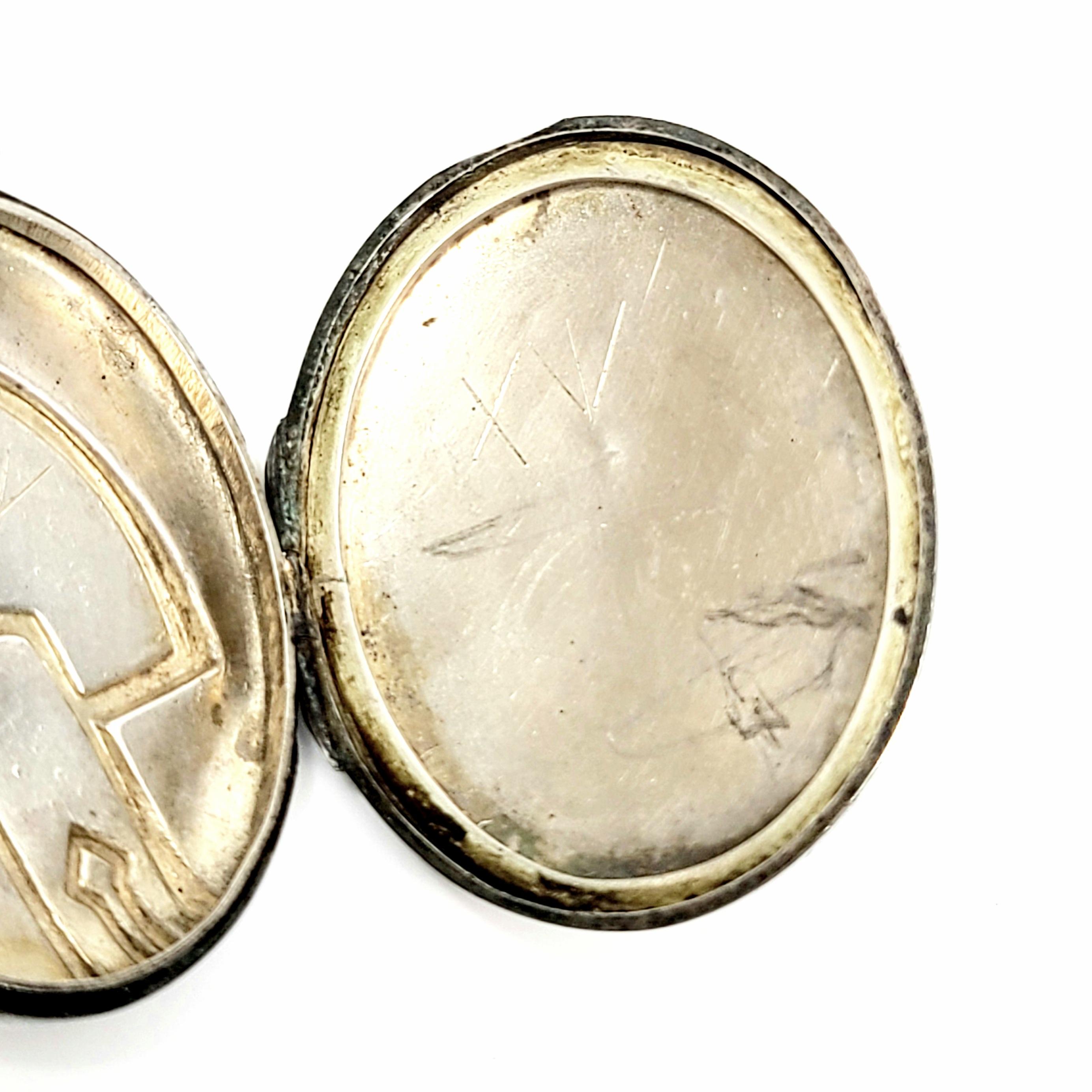 Medaglione vittoriano in argento 800 Aesthetic Movement in vendita 3