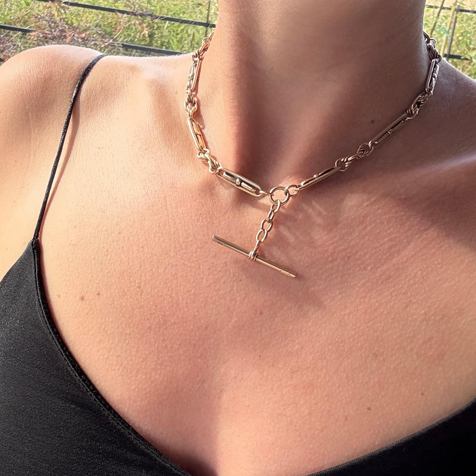 This delightful 9ct gold chain has fancy links and two dog clips to fasten. It could be used as an albert, necklace or wrapped around your wrist to make a bracelet!

Length: 38cm 
Chain Width: 6.5mm 

Weight: 31g