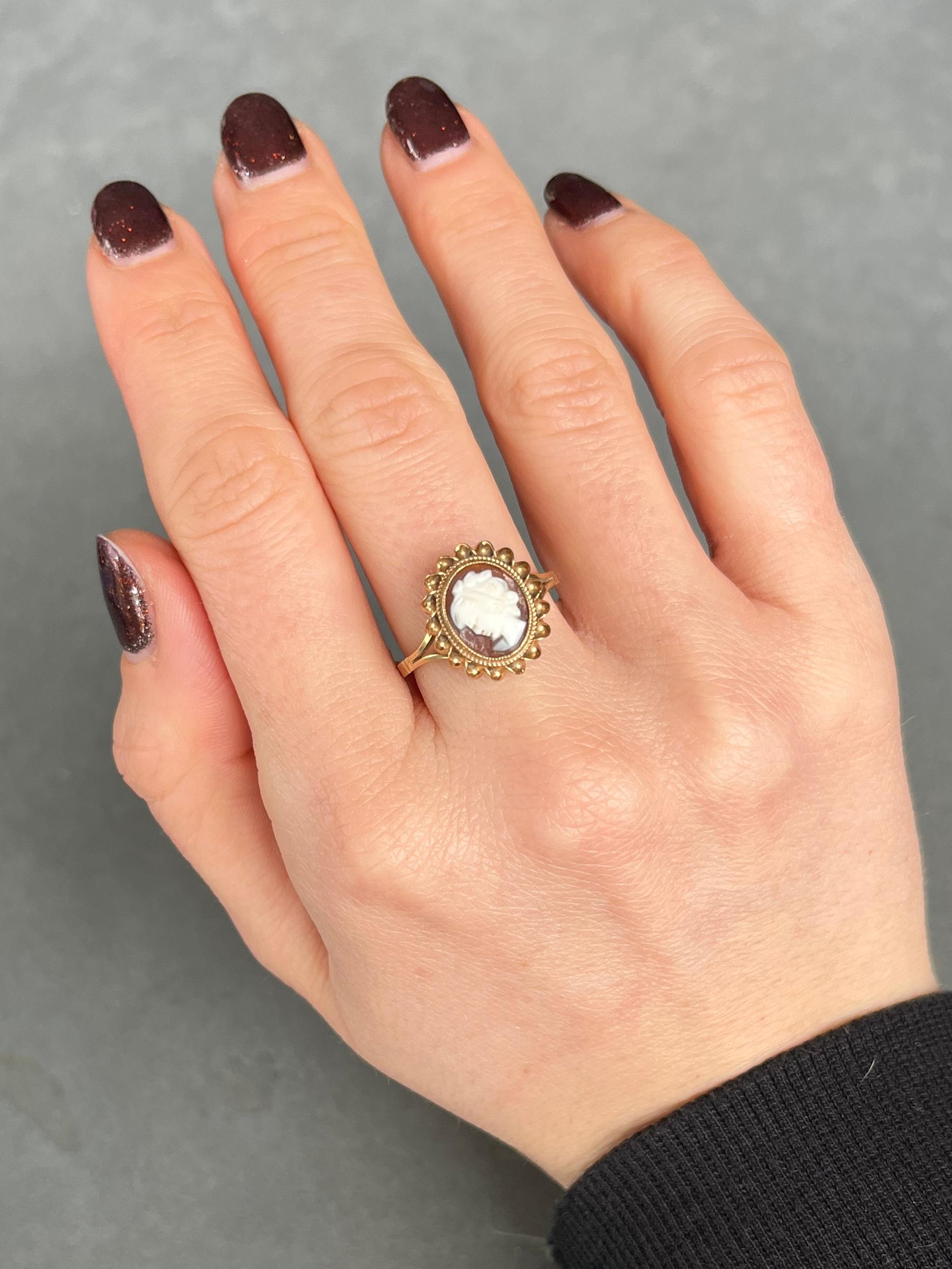 Victorian 9 Carat Gold Cameo Ring In Fair Condition For Sale In Chipping Campden, GB