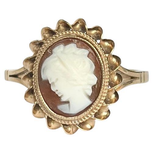 Viktorianischer Kamee-Ring aus 9 Karat Gold im Angebot