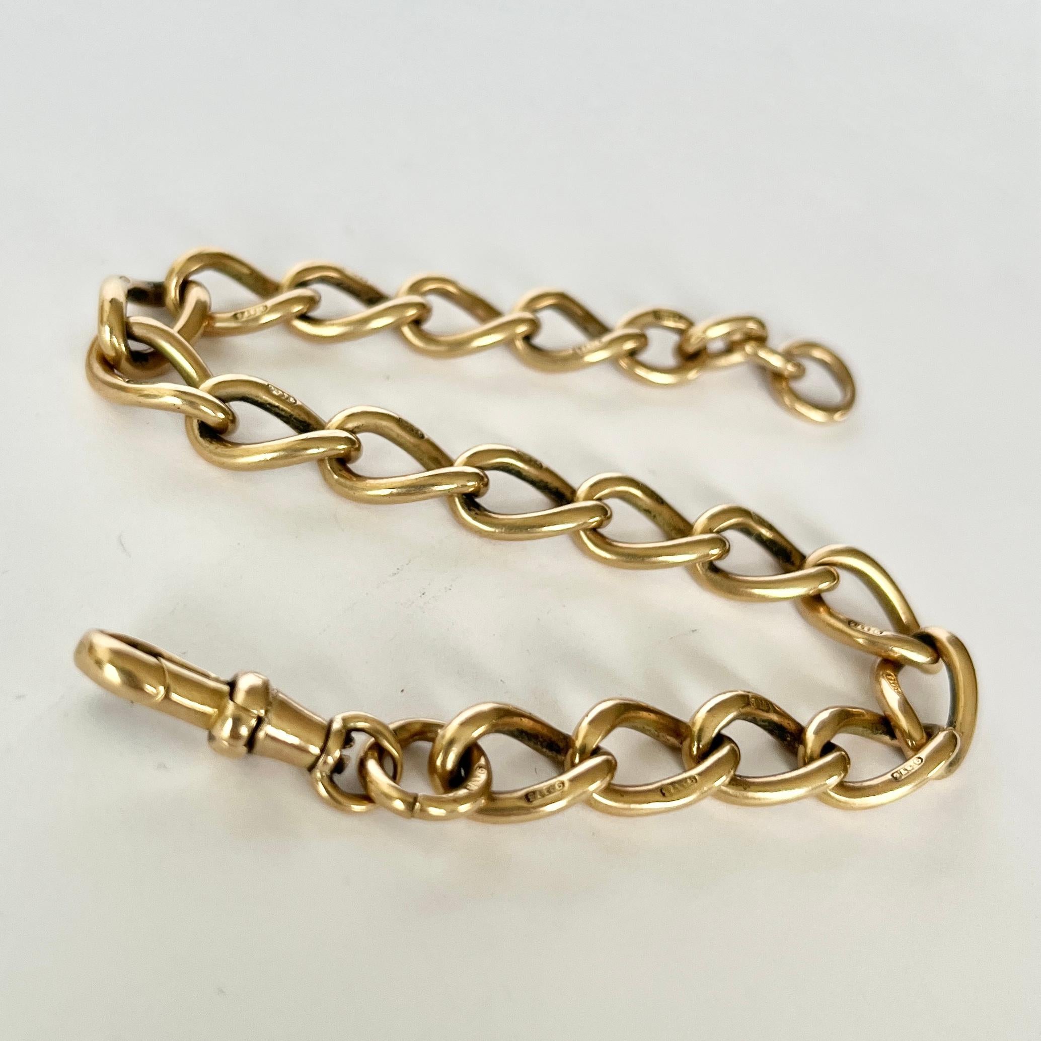 This glossy 9carat gold bracelet is made of solid gold and features a dog clip one end. Every link is hallmaked.

Length: 22cm
Width: 8.5mm

Weight: 25g