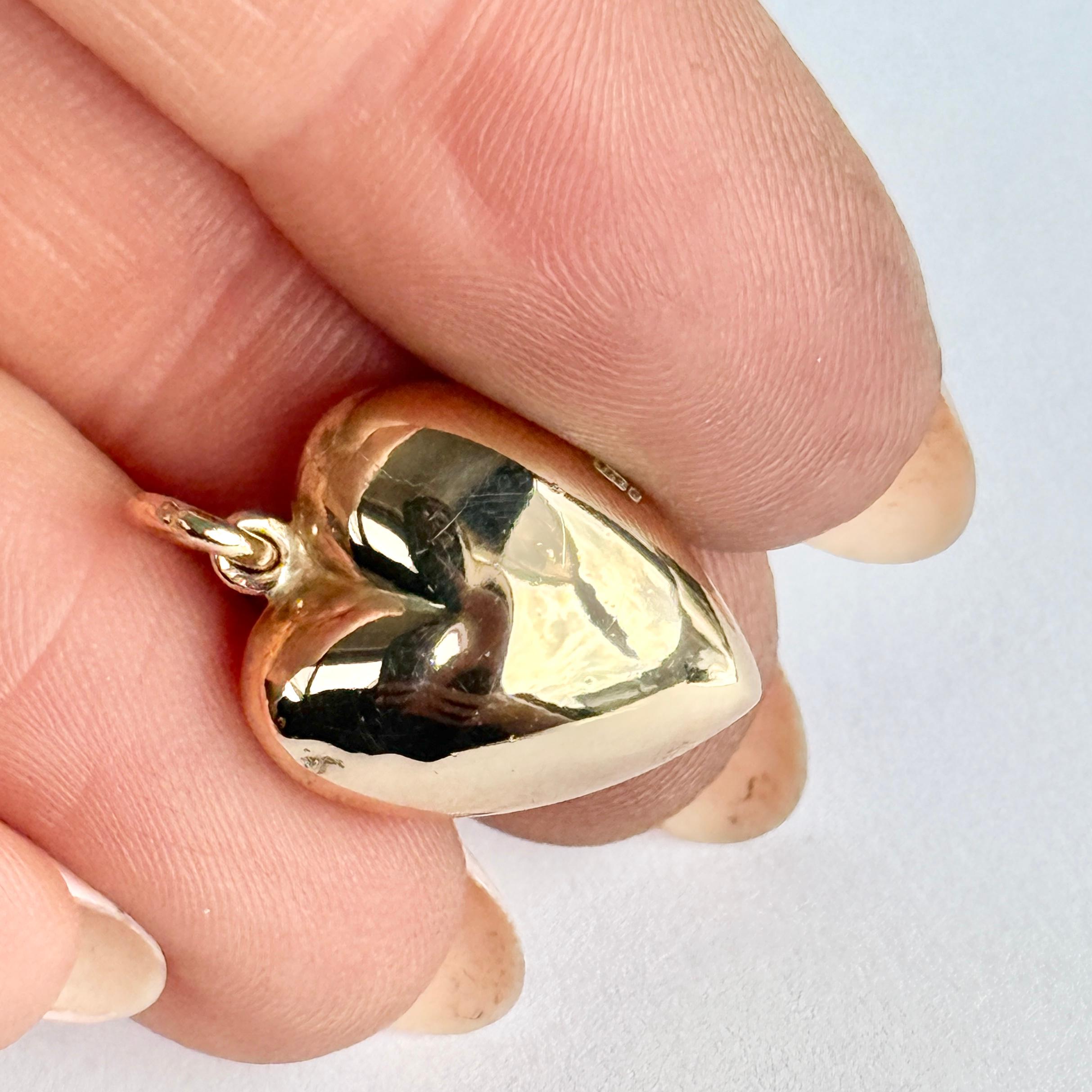 A lovey heart pendant. Fully hallmarked Birmingham 1893. Modelled in 9 carat yellow gold.

Heart Dimensions: 14x17mm

Weight: 1.8g