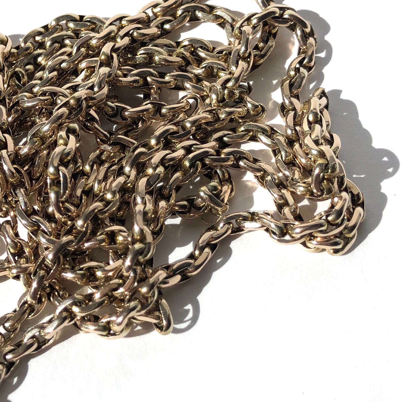 Les chaînes Longuard sont si polyvalentes et peuvent être portées de tant de façons ! Cette chaîne est réalisée en or 9ct et un clip pour chien y est également attaché. 

Longueur : 152 cm

Poids : 35,2 g