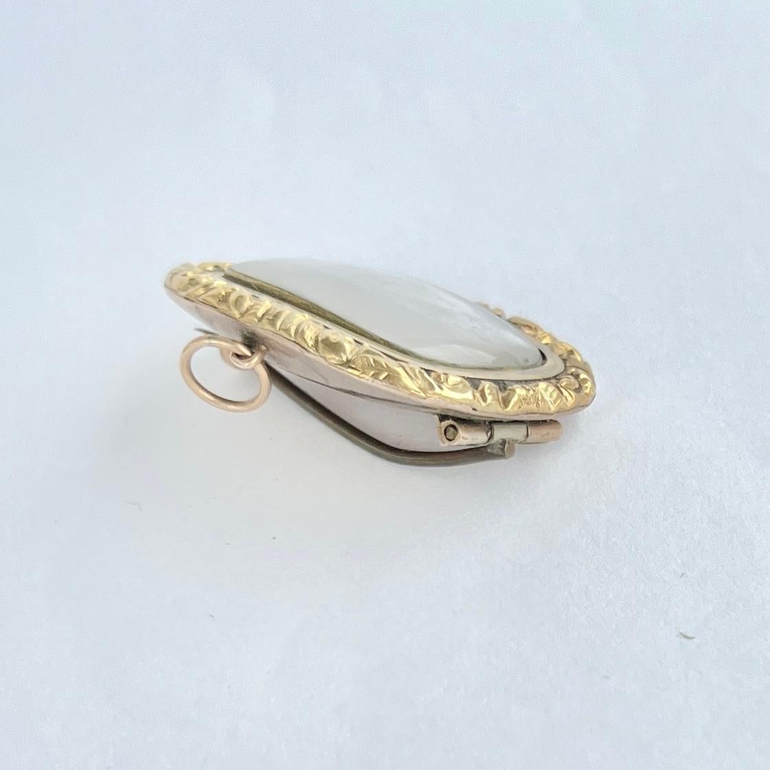 Victorian 9 Carat Gold Mourning Brooch and Pendant For Sale 1
