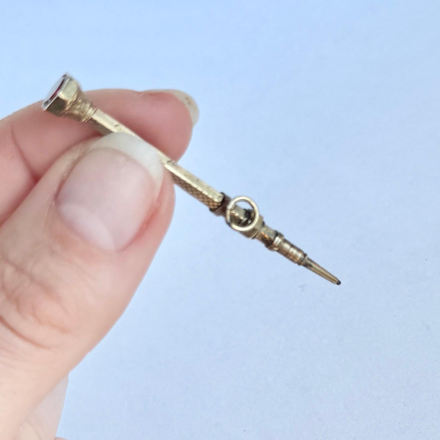 Victorian 9 Carat Gold Pencil Pendant In Good Condition For Sale In Chipping Campden, GB