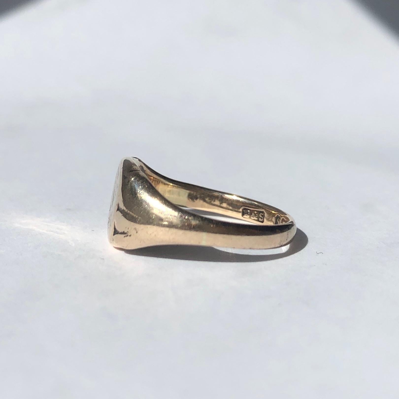 This signet ring has a chunky feel to it and is modelled in 9ct gold. The face has initials reading 'MI' or 'IM' engraved into it. Made in Birmingham, England. 

Ring Size: L or 5 3/4
Widest Point: 9mm 

Weight: 3.52g
