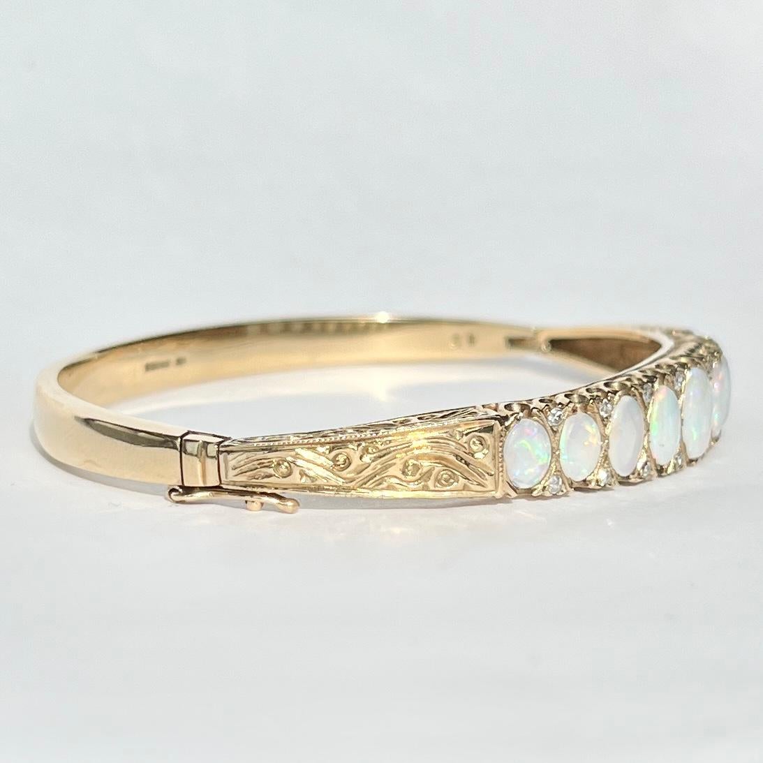 Viktorianischer 9 Karat Opal-Armreif (Cabochon) im Angebot