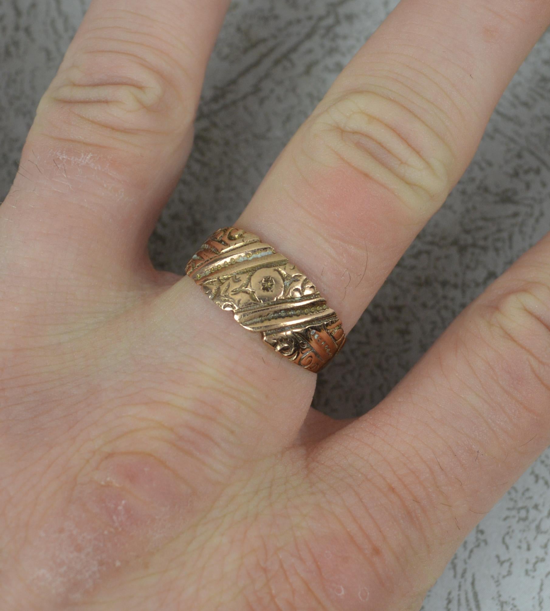 A beautiful late Victorian period 9 carat rose gold ring. 
​English made piece. Victorian era.
Size Q 1/2 UK, 8 1/2 US. 2.5 Grams. 9mm wide band to front.
Light wear to band.