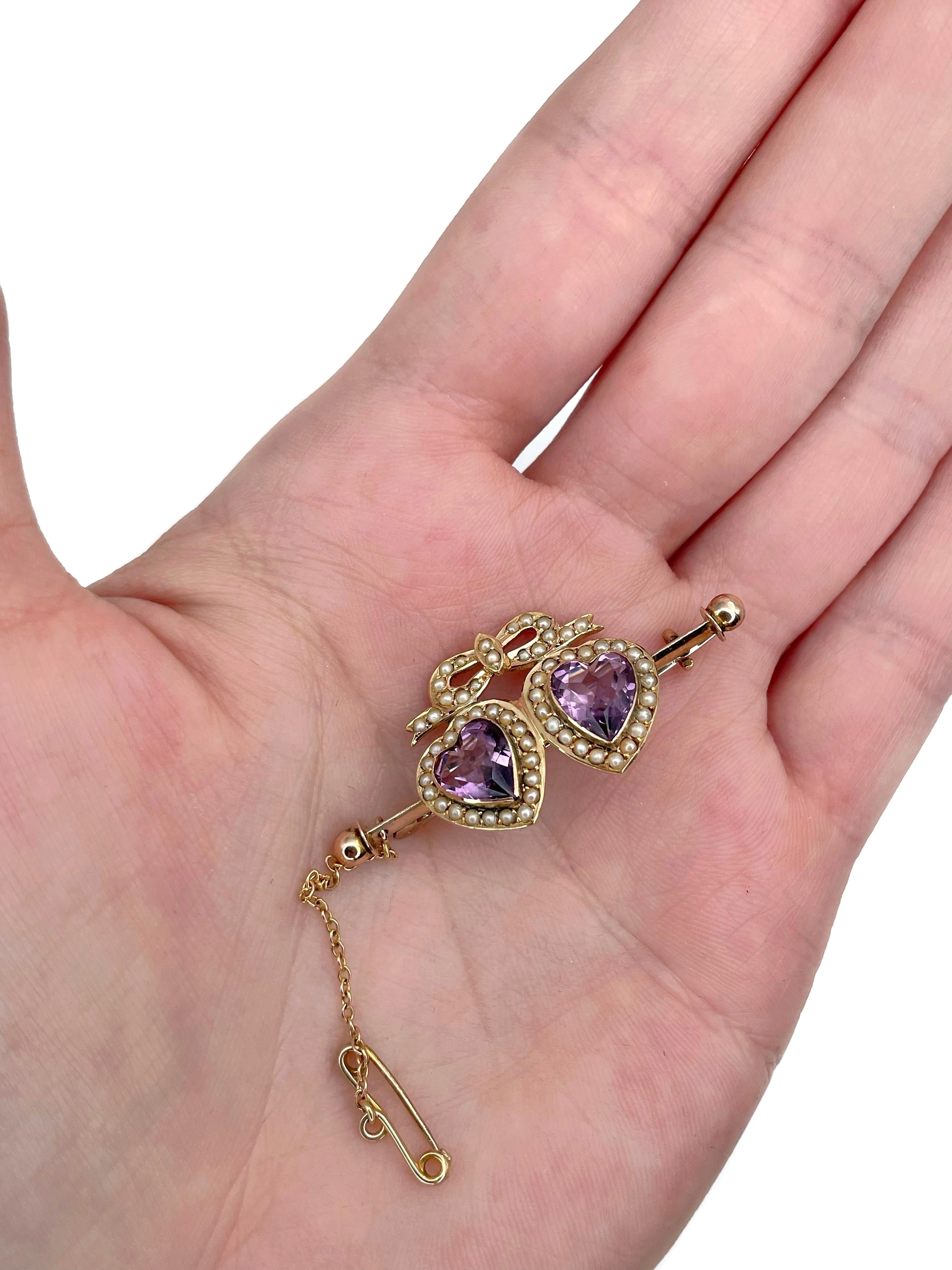 This is a Victorian double heart bar brooch crafted in 9K gold. Circa 1890.

The piece features amethysts and seed pearls. 

Has a C clasp and a safety chain.

Weight: 4.92g
Length: 4.2cm
Width: 1.8cm
Safety chain: 4cm

———

If you have any