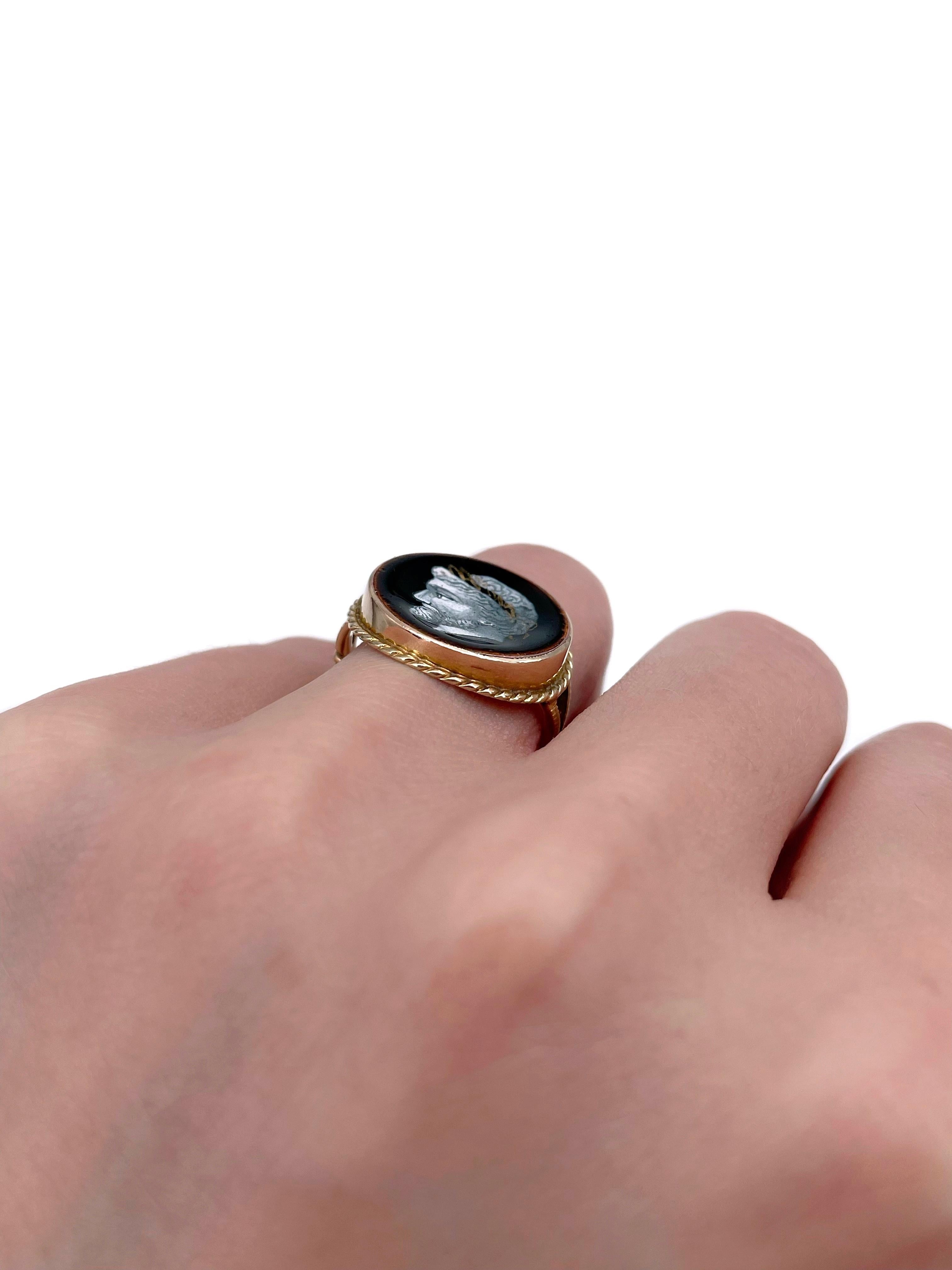 Victorian 9 Karat Gold Enamel Man Portrait Signet Ring In Good Condition For Sale In Vilnius, Vilniaus apskr.