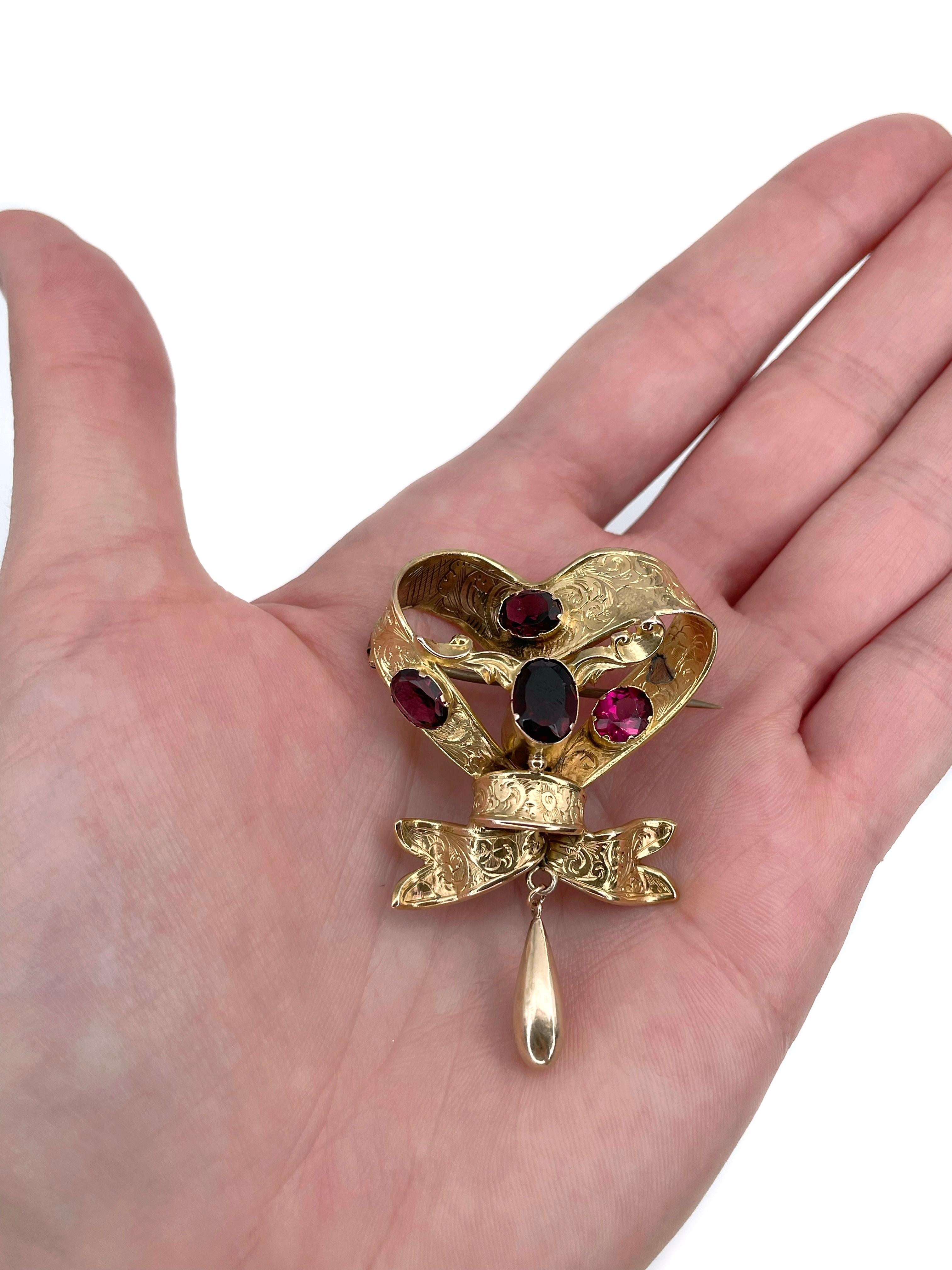 This is an amazing Victorian bow pin brooch crafted in 9K yellow gold. Circa 1880. 

The piece features 4 oval cut garnets.

Has a C clasp.
There is a minor damage - front side on the right (seen in photos).

Weight: 6.65g
Size: 5x4cm

IMPORTANT: As